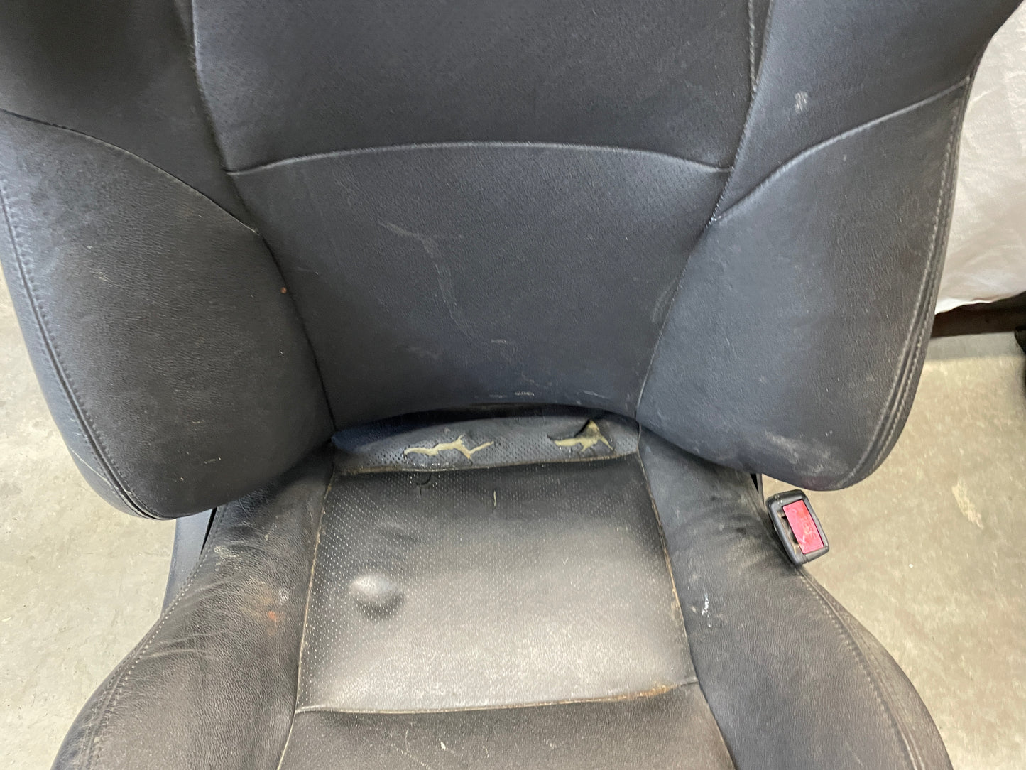 2005 Pontiac GTO Front Seats Black Leather OEM - Day's Parts Yard