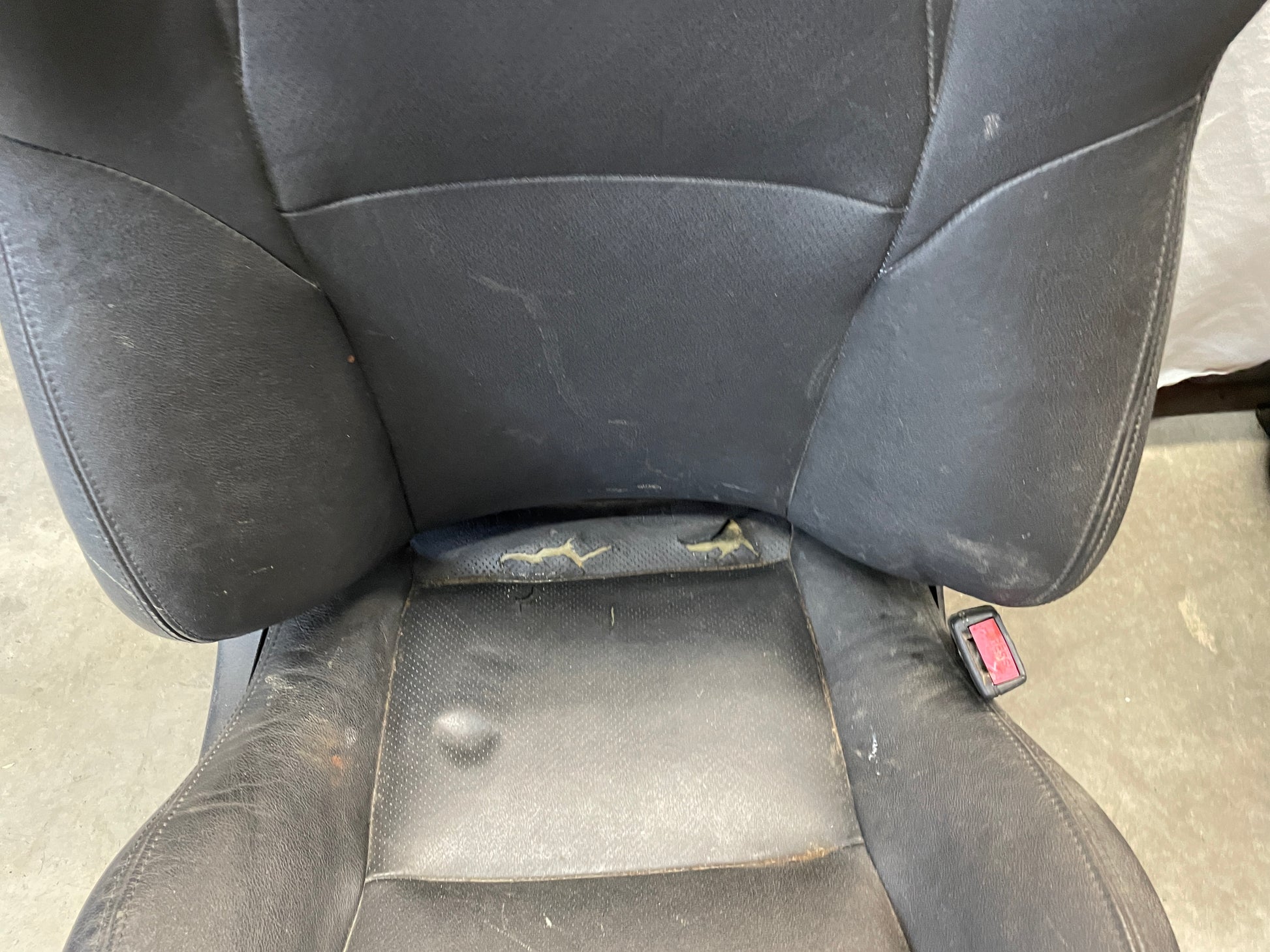 2005 Pontiac GTO Front Seats Black Leather OEM - Day's Parts Yard