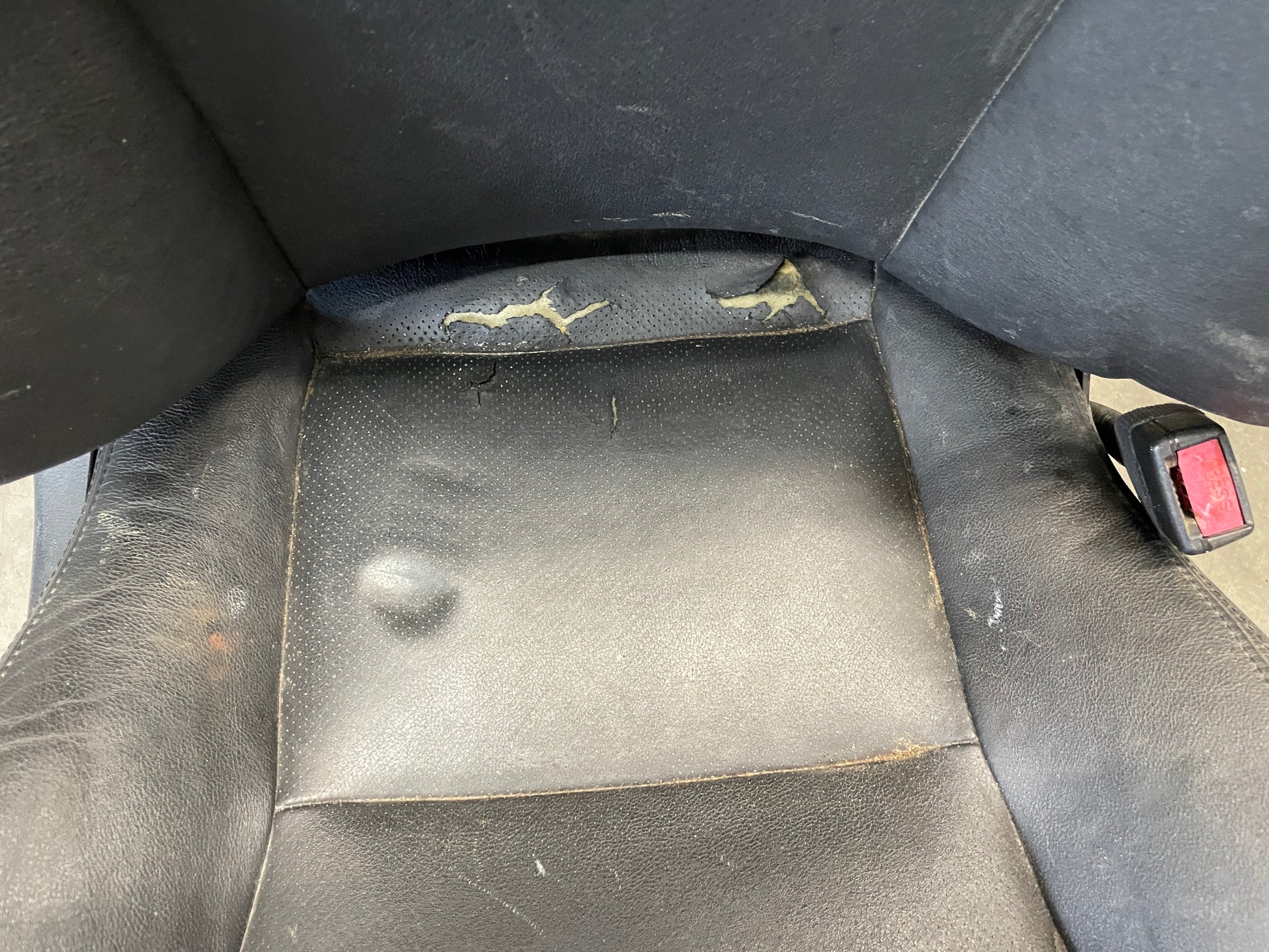 2005 Pontiac GTO Front Seats Black Leather OEM - Day's Parts Yard