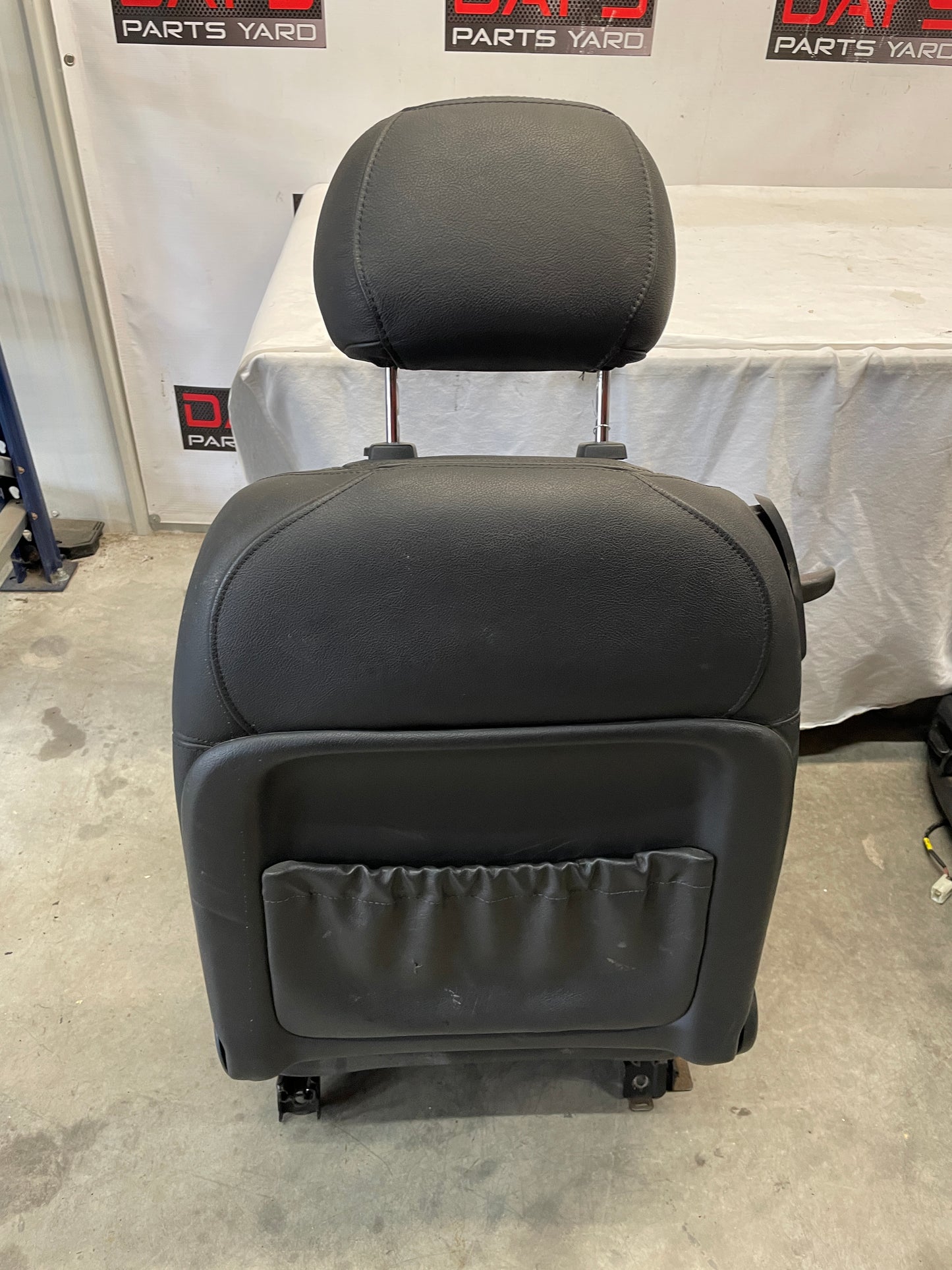 2005 Pontiac GTO Front Seats Black Leather OEM - Day's Parts Yard