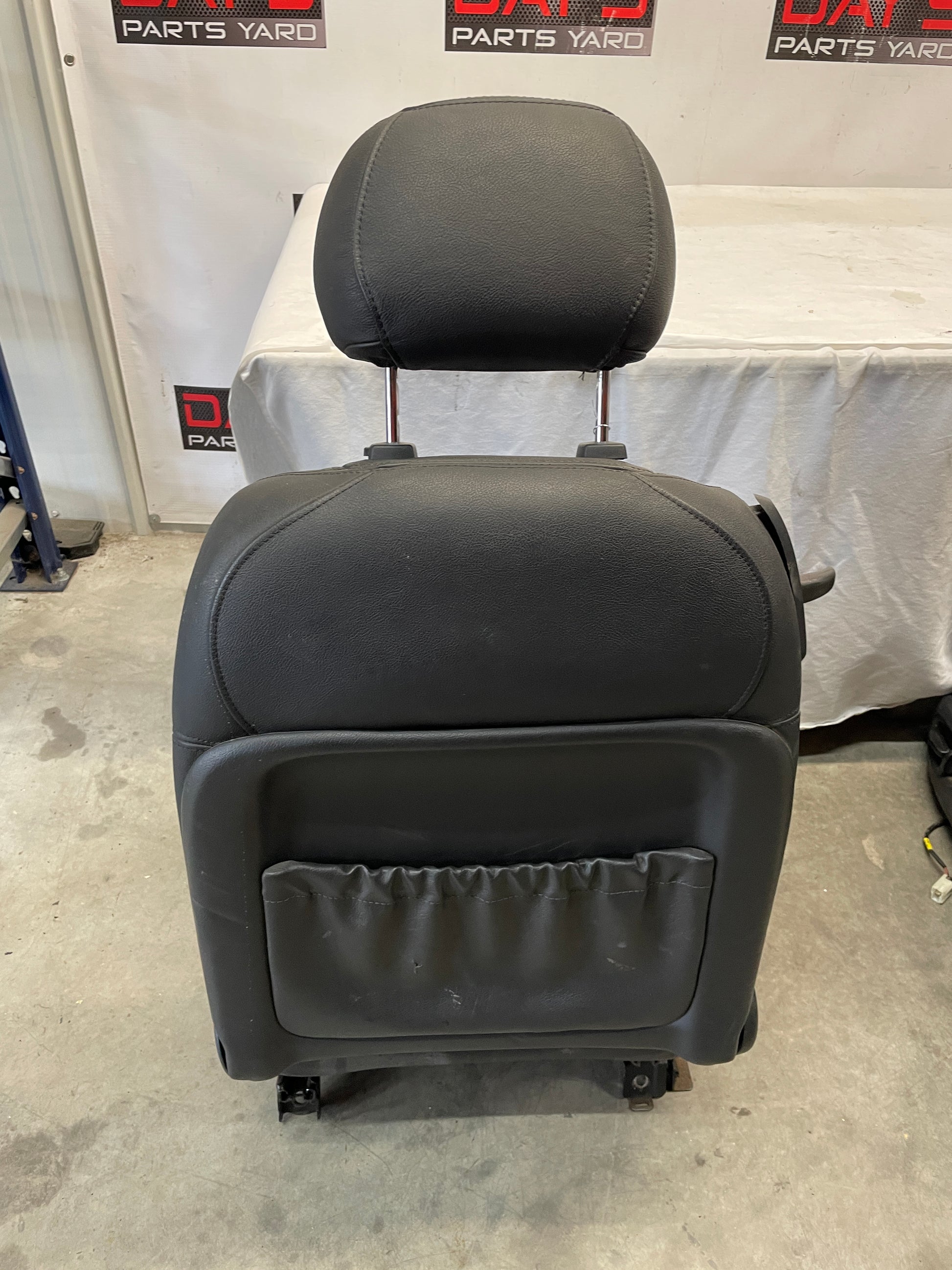 2005 Pontiac GTO Front Seats Black Leather OEM - Day's Parts Yard