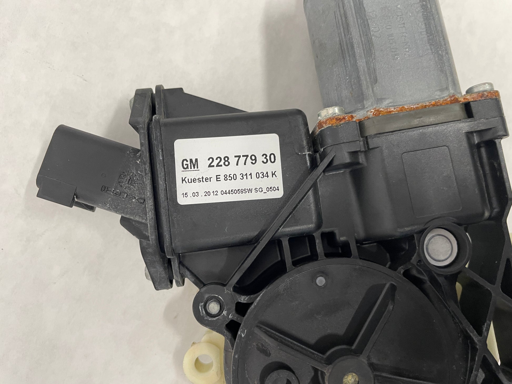 2012 Chevy Camaro ZL RH Passenger Front Window Regulator w/ Motor OEM - Day's Parts Yard
