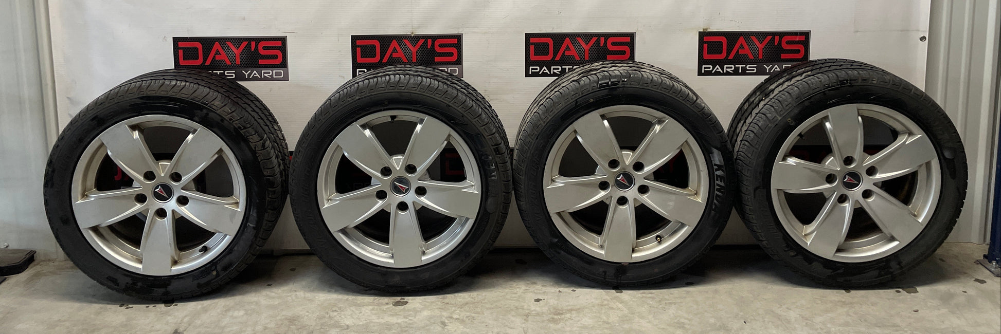 2005 Pontiac GTO Factory OEM Wheel & Tire Set Vezda UHP Kenda 17X8 - Day's Parts Yard