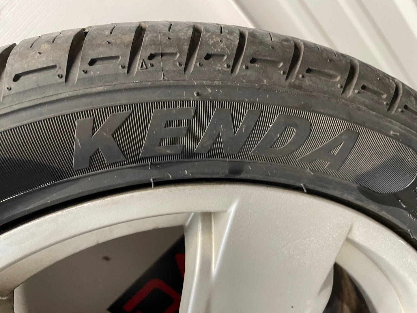 2005 Pontiac GTO Factory OEM Wheel & Tire Set Vezda UHP Kenda 17X8 - Day's Parts Yard