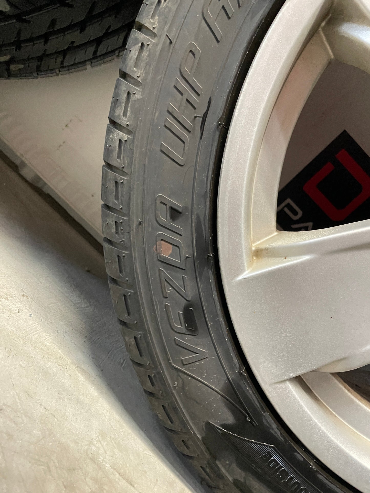 2005 Pontiac GTO Factory OEM Wheel & Tire Set Vezda UHP Kenda 17X8 - Day's Parts Yard