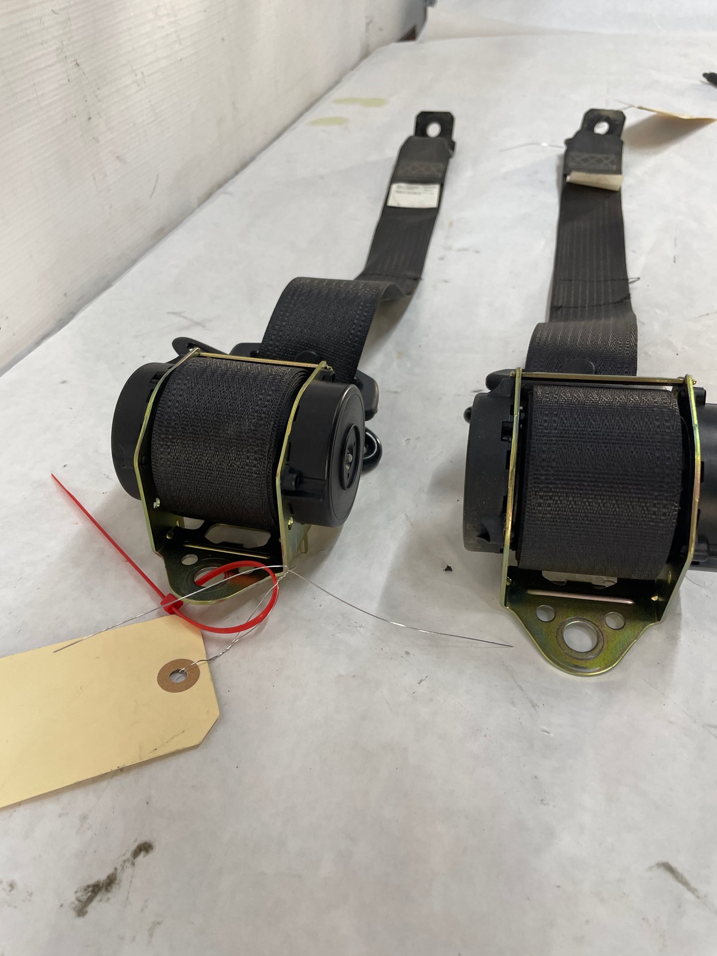 2005 Pontiac GTO RH & LH Rear Seat Belt Retractor OEM