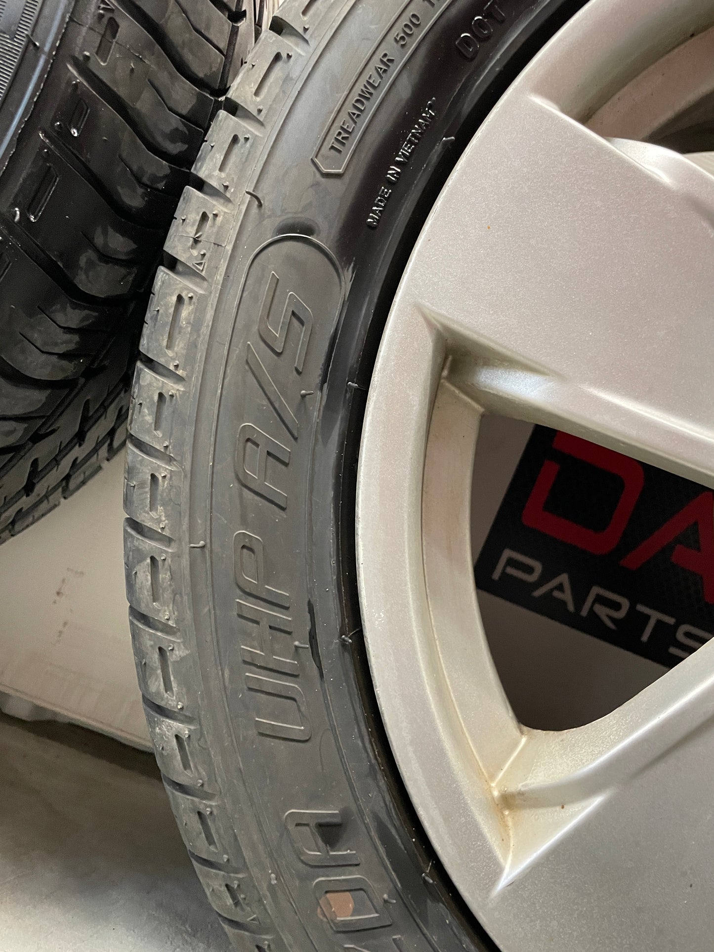 2005 Pontiac GTO Factory OEM Wheel & Tire Set Vezda UHP Kenda 17X8 - Day's Parts Yard