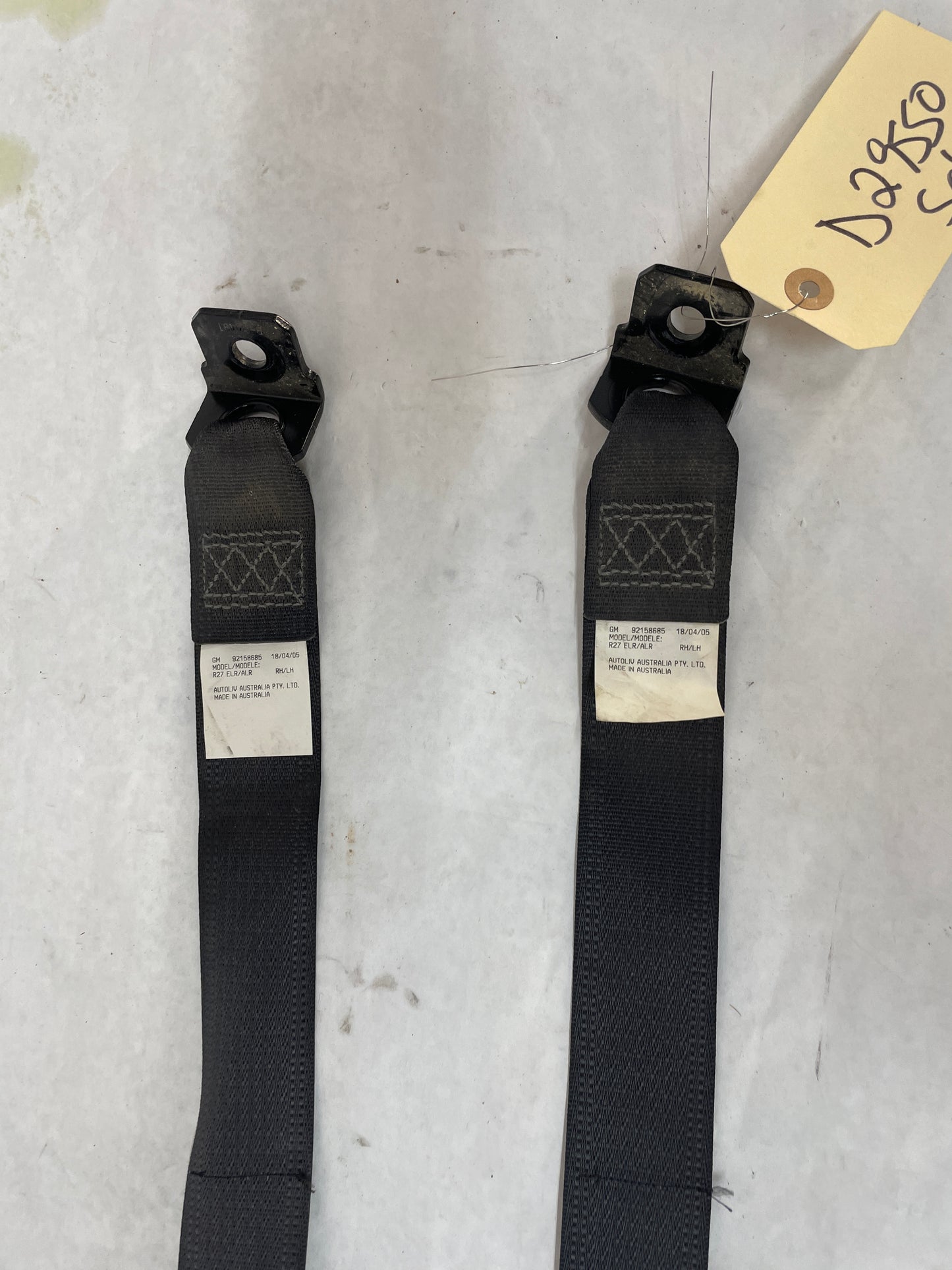 2005 Pontiac GTO RH & LH Rear Seat Belt Retractor OEM