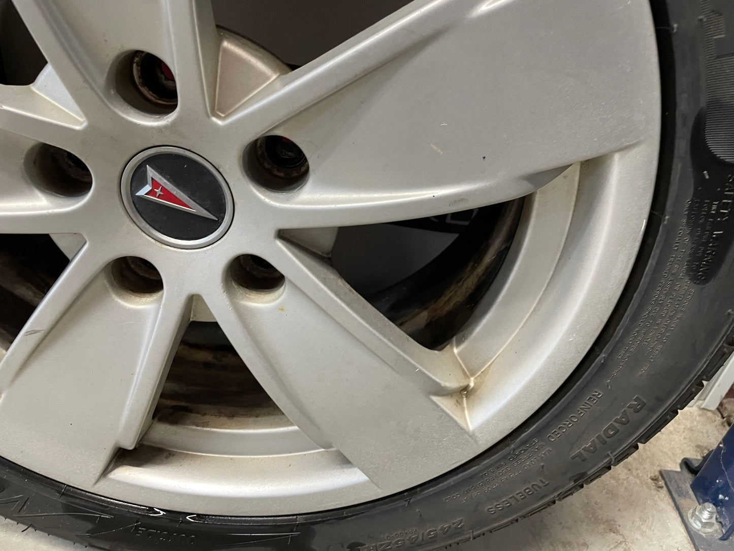 2005 Pontiac GTO Factory OEM Wheel & Tire Set Vezda UHP Kenda 17X8 - Day's Parts Yard