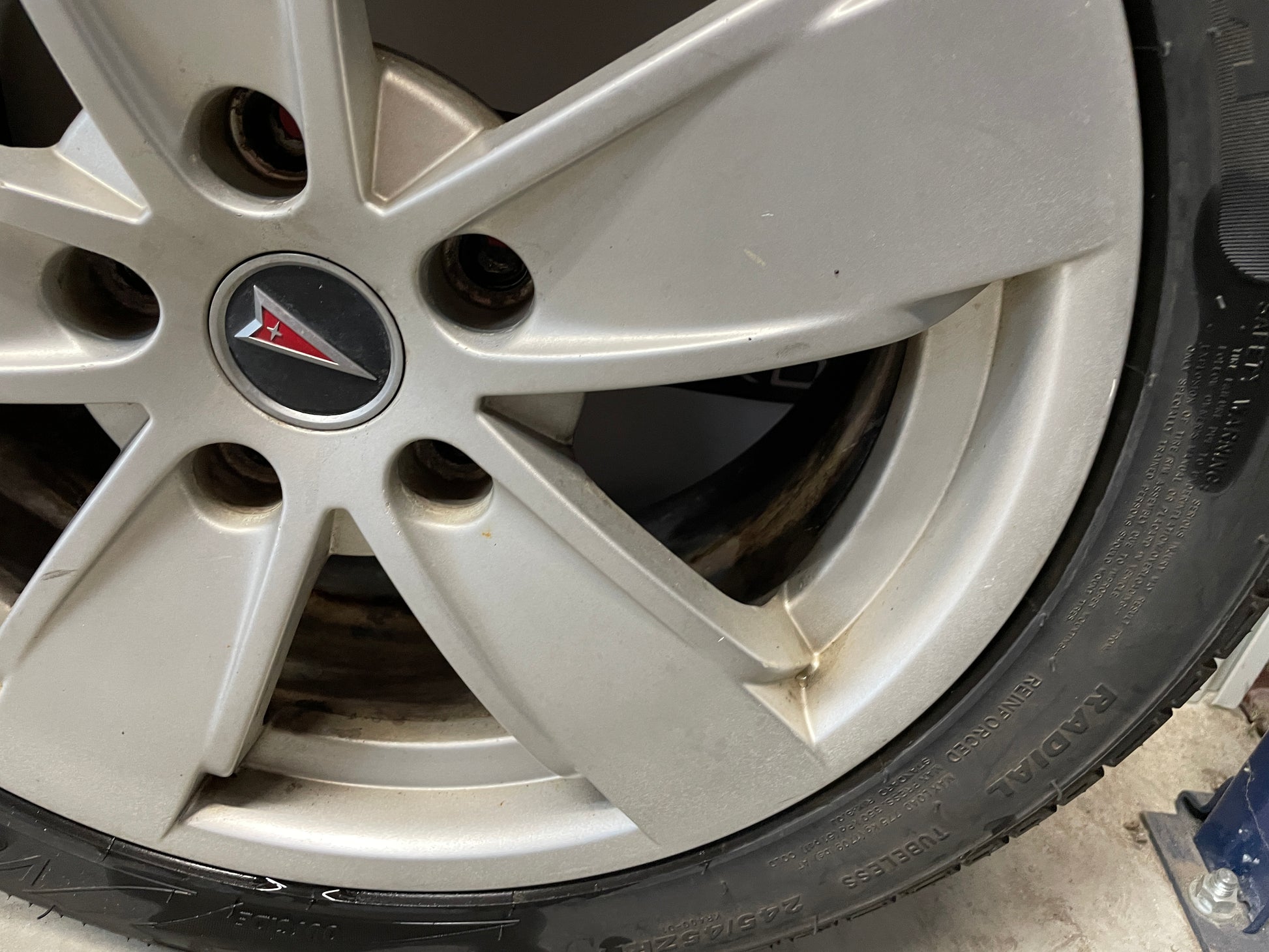 2005 Pontiac GTO Factory OEM Wheel & Tire Set Vezda UHP Kenda 17X8 - Day's Parts Yard