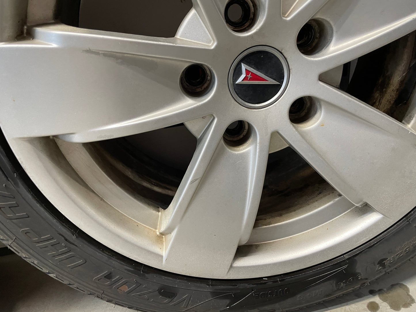 2005 Pontiac GTO Factory OEM Wheel & Tire Set Vezda UHP Kenda 17X8 - Day's Parts Yard