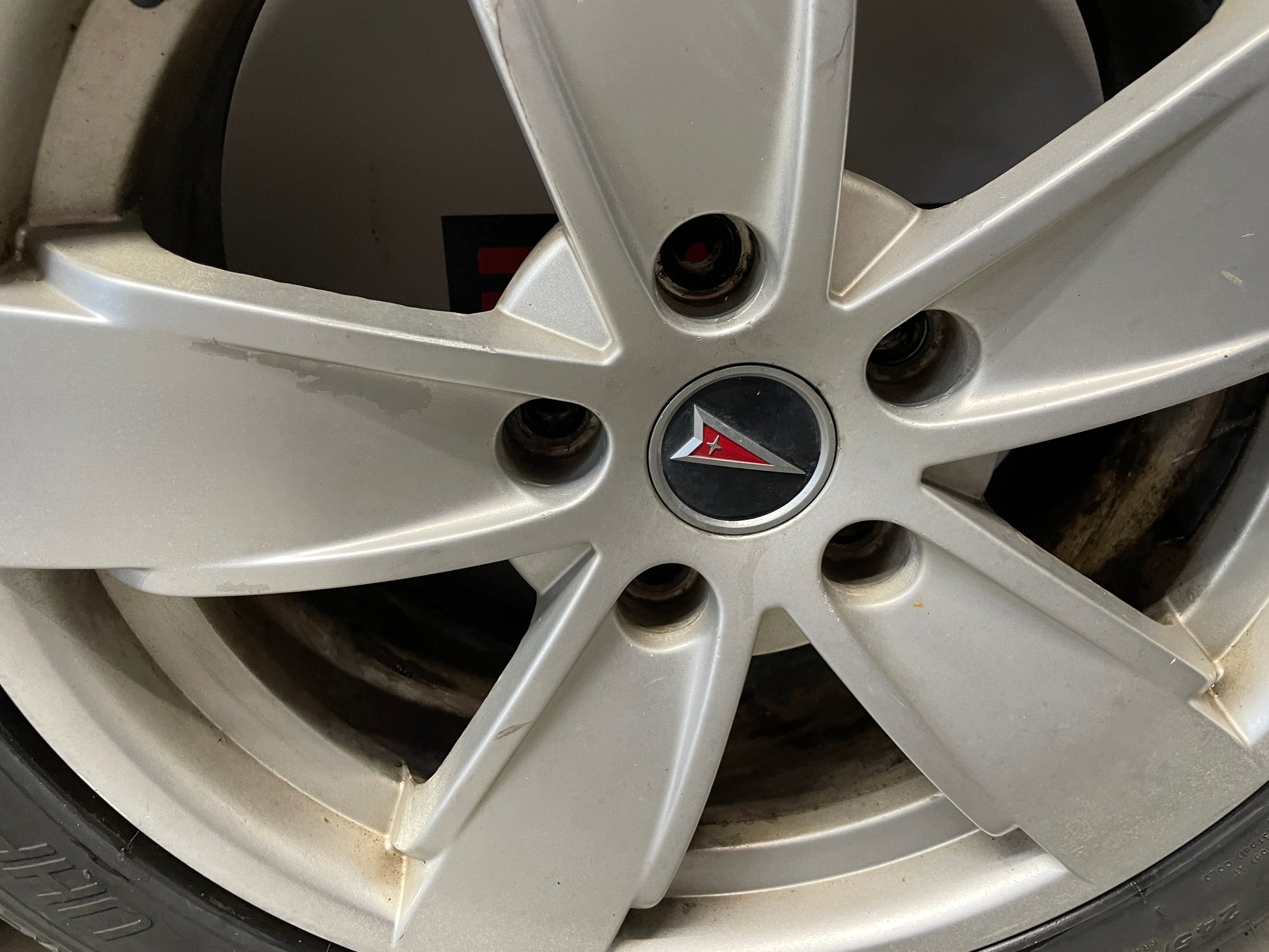 2005 Pontiac GTO Factory OEM Wheel & Tire Set Vezda UHP Kenda 17X8 - Day's Parts Yard