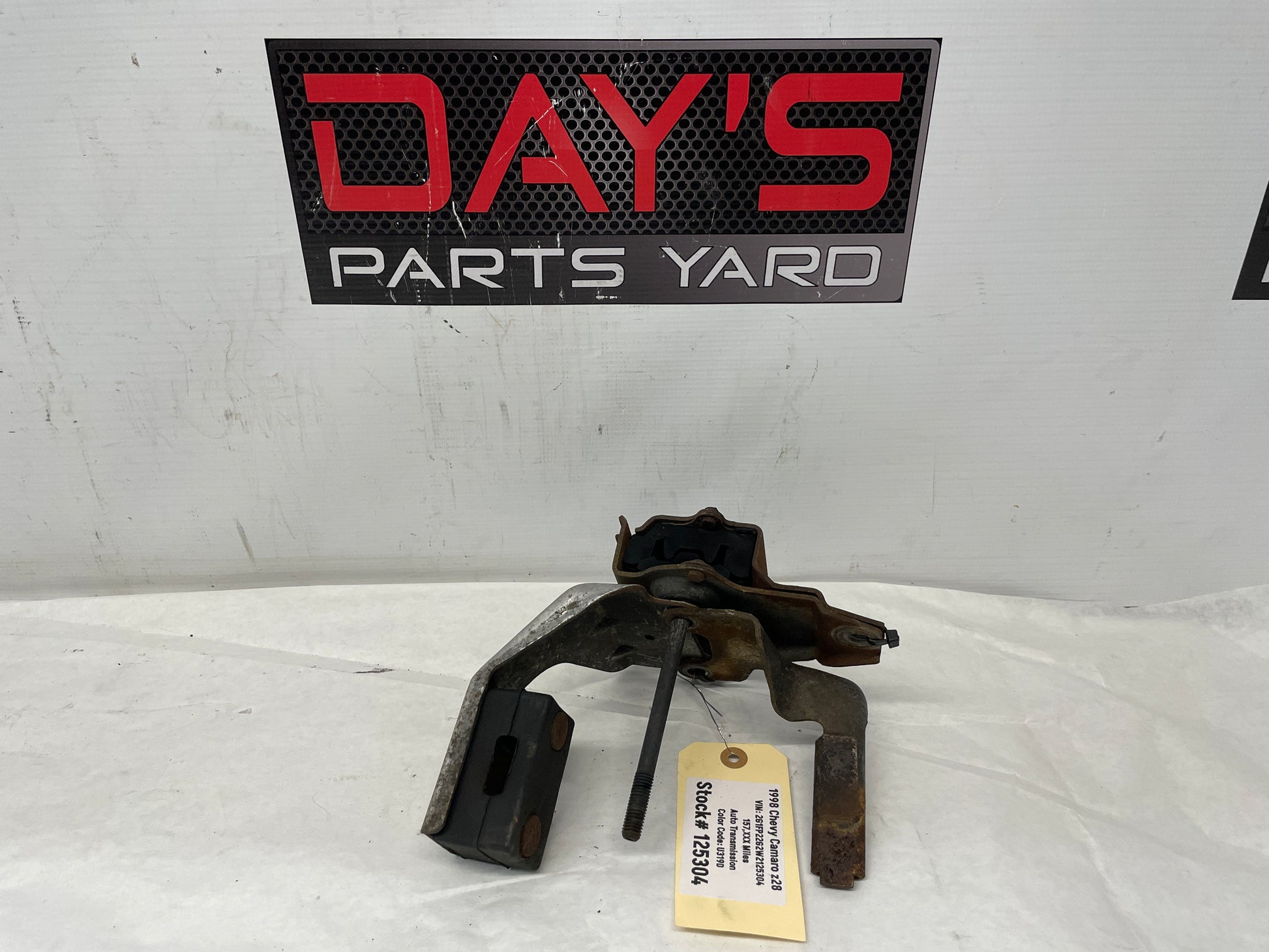 1998 Chevy Camaro Z28 Rear Suspension Transmission Torque Arm Bracket Brace OEM - Day's Parts Yard