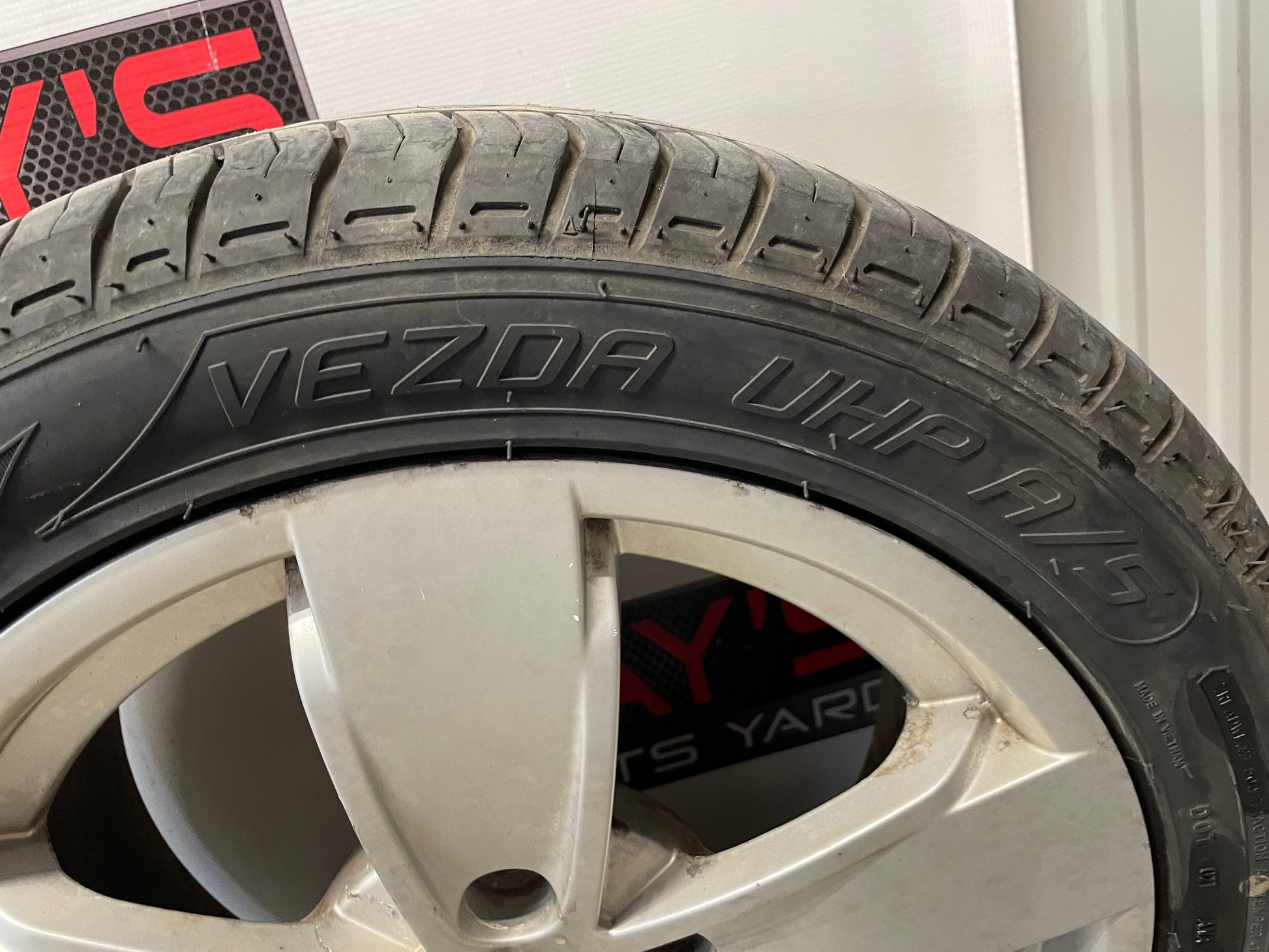 2005 Pontiac GTO Factory OEM Wheel & Tire Set Vezda UHP Kenda 17X8 - Day's Parts Yard