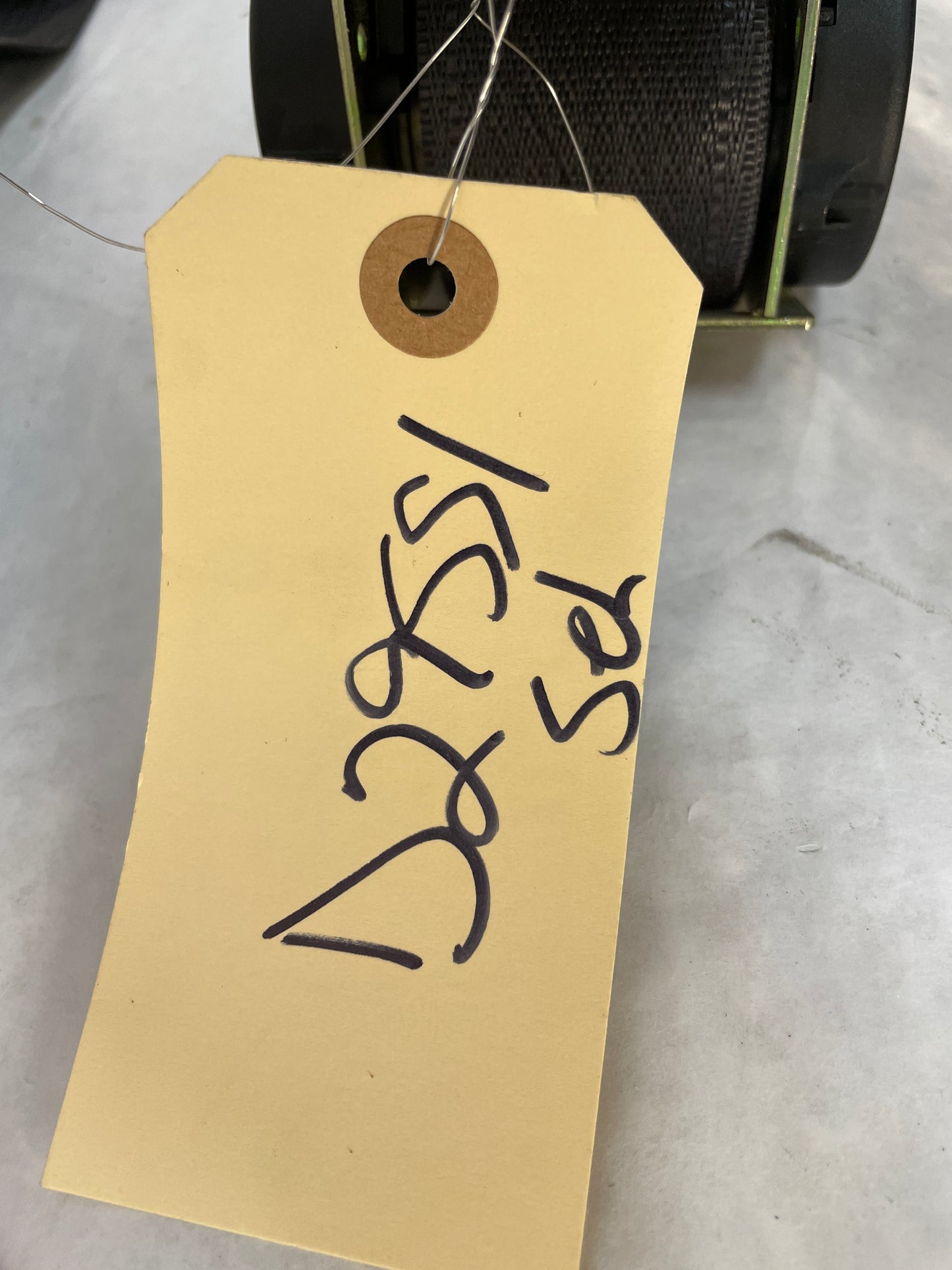 2005 Pontiac GTO RH & LH Front Seatbelt Retractors Set OEM