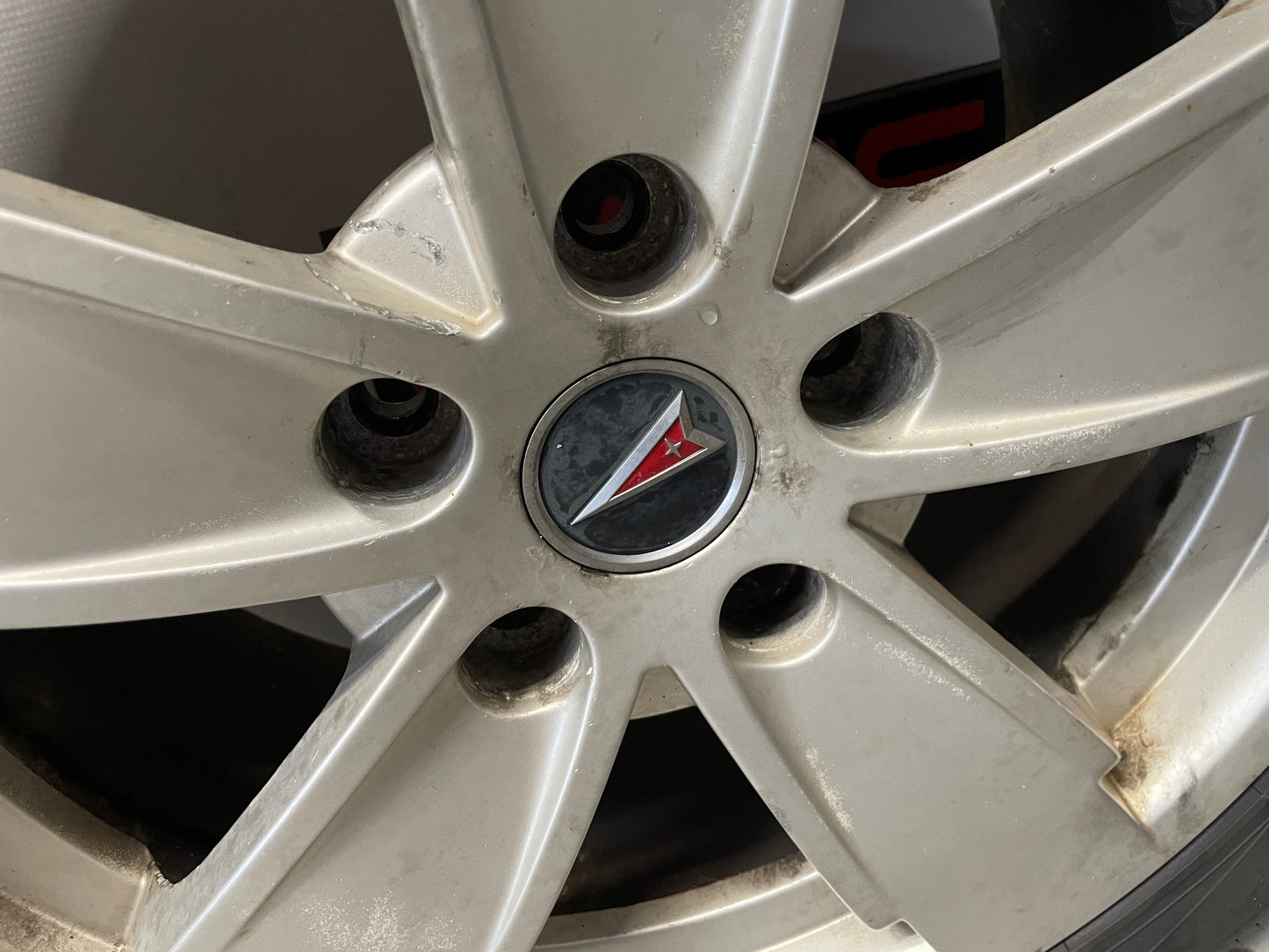 2005 Pontiac GTO Factory OEM Wheel & Tire Set Vezda UHP Kenda 17X8 - Day's Parts Yard