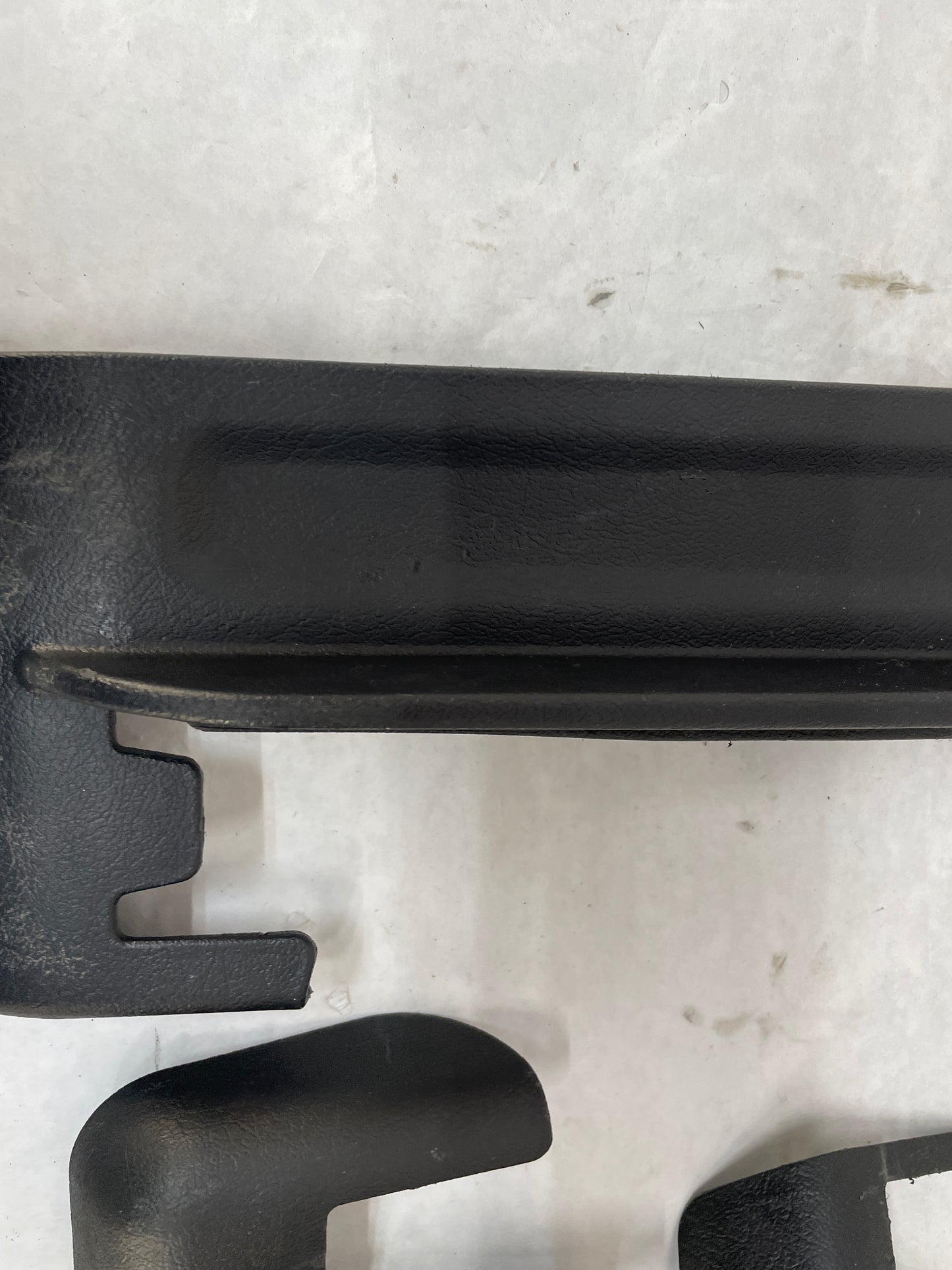 2005 Pontiac GTO RH Passenger 4pc Seat Rail Frame Trim Cover Set OEM