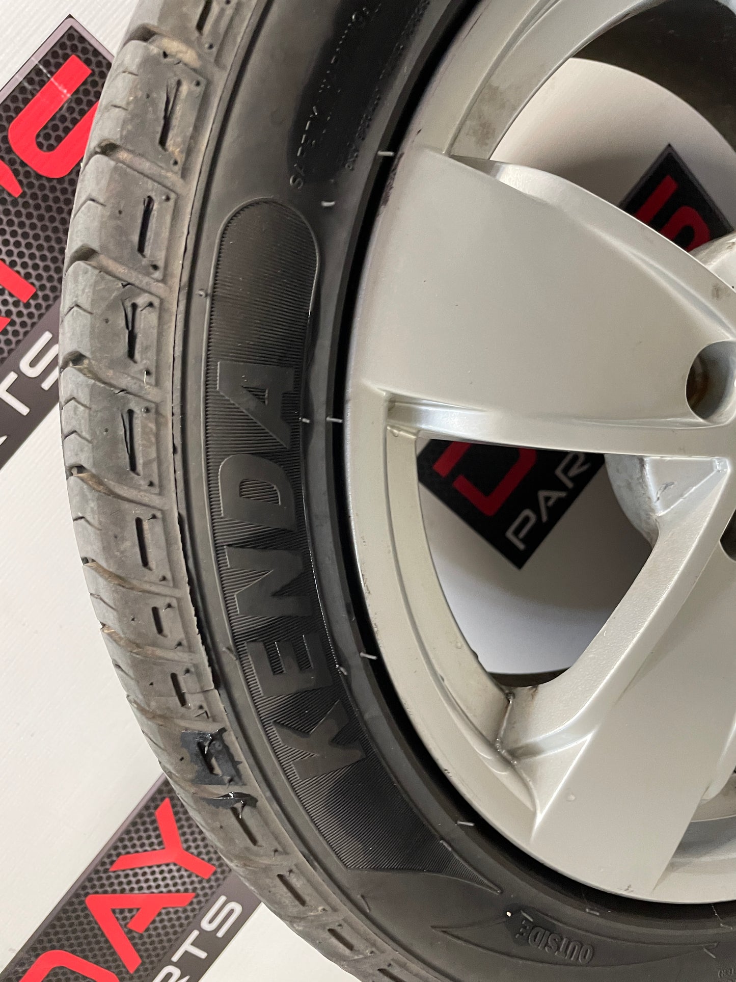 2005 Pontiac GTO Factory OEM Wheel & Tire Set Vezda UHP Kenda 17X8 - Day's Parts Yard