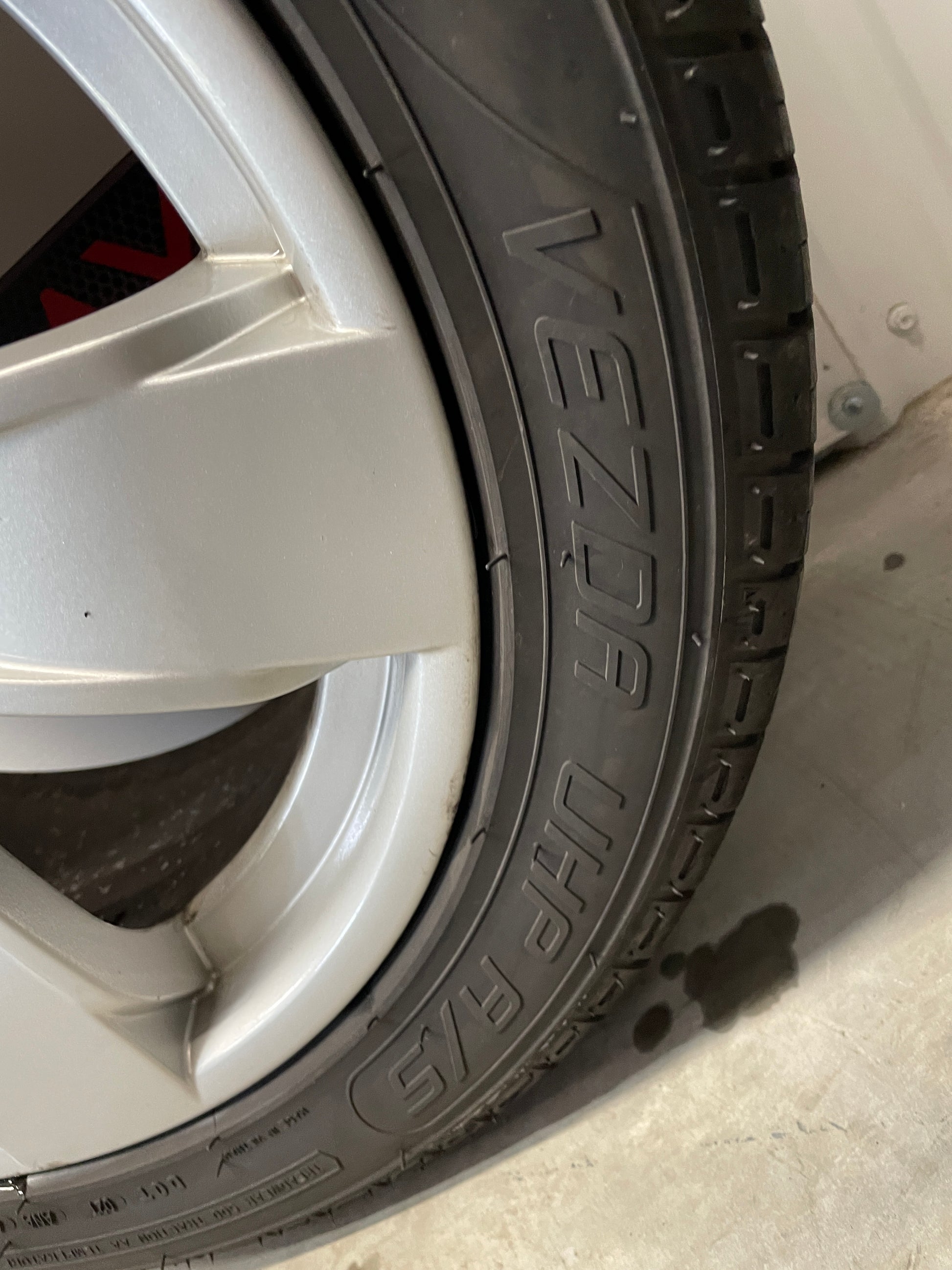 2005 Pontiac GTO Factory OEM Wheel & Tire Set Vezda UHP Kenda 17X8 - Day's Parts Yard