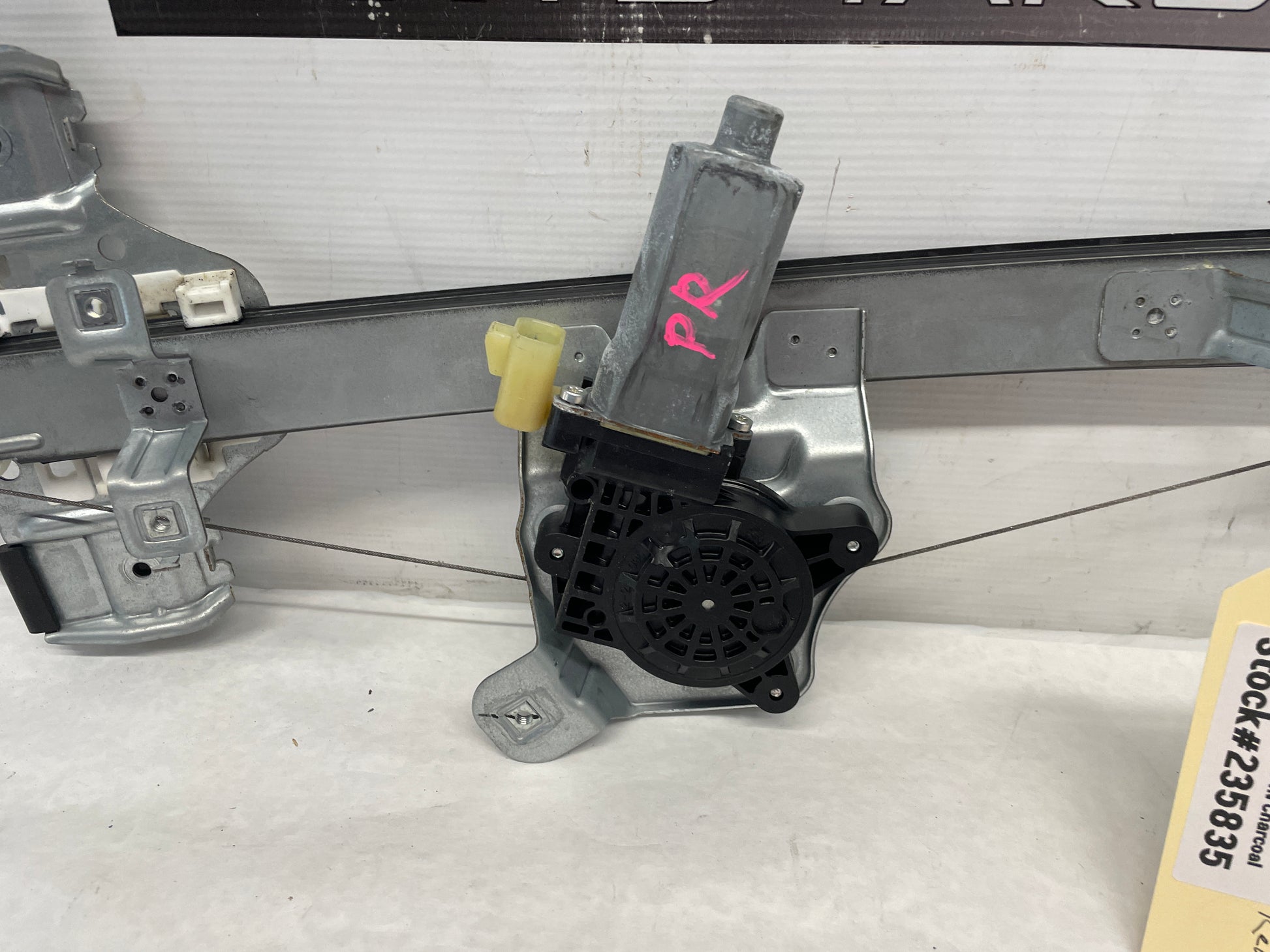 2009 Pontiac G8 Base RH Passenger Rear Window Regulator Motor OEM - Day's Parts Yard
