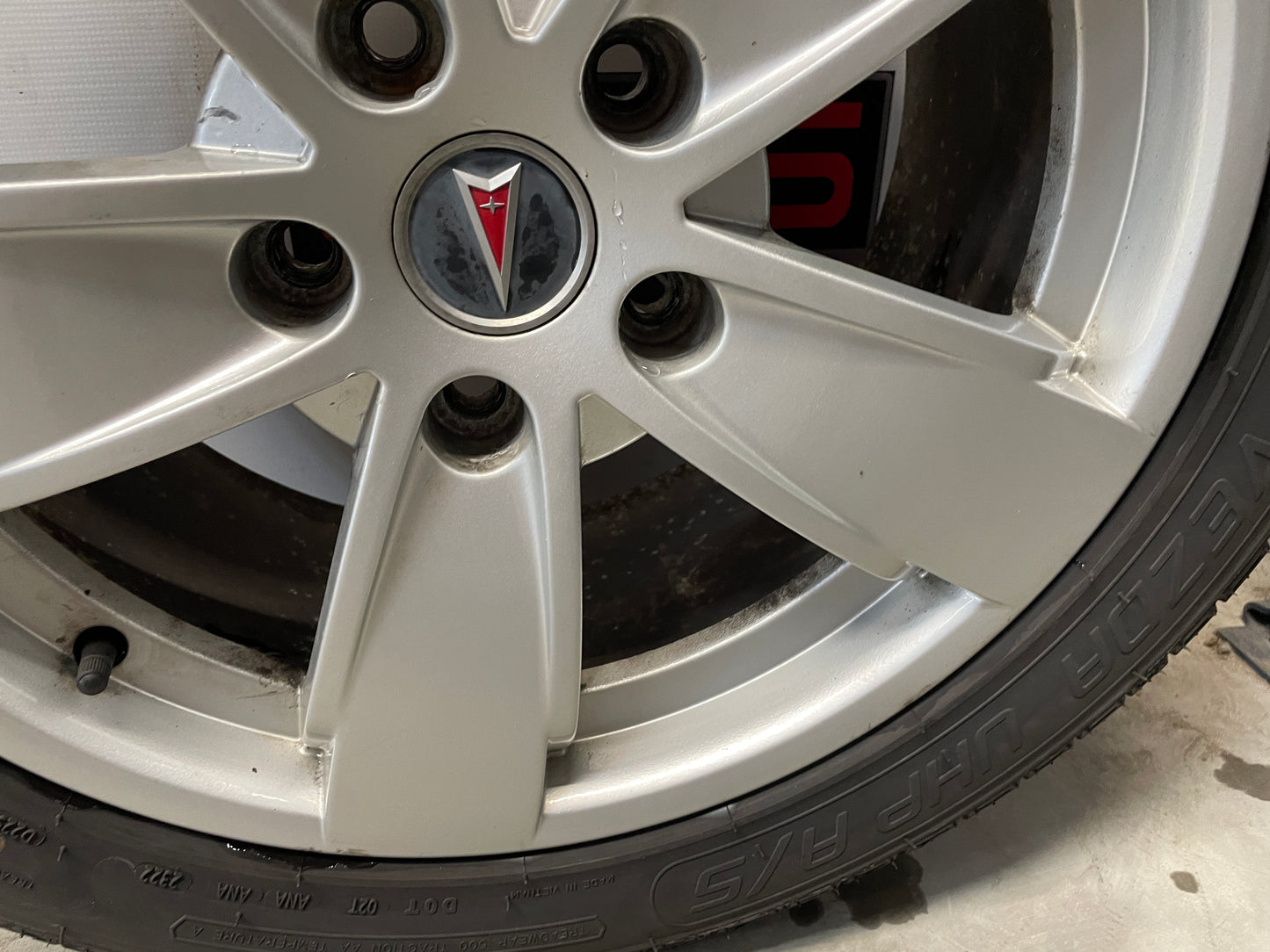 2005 Pontiac GTO Factory OEM Wheel & Tire Set Vezda UHP Kenda 17X8 - Day's Parts Yard