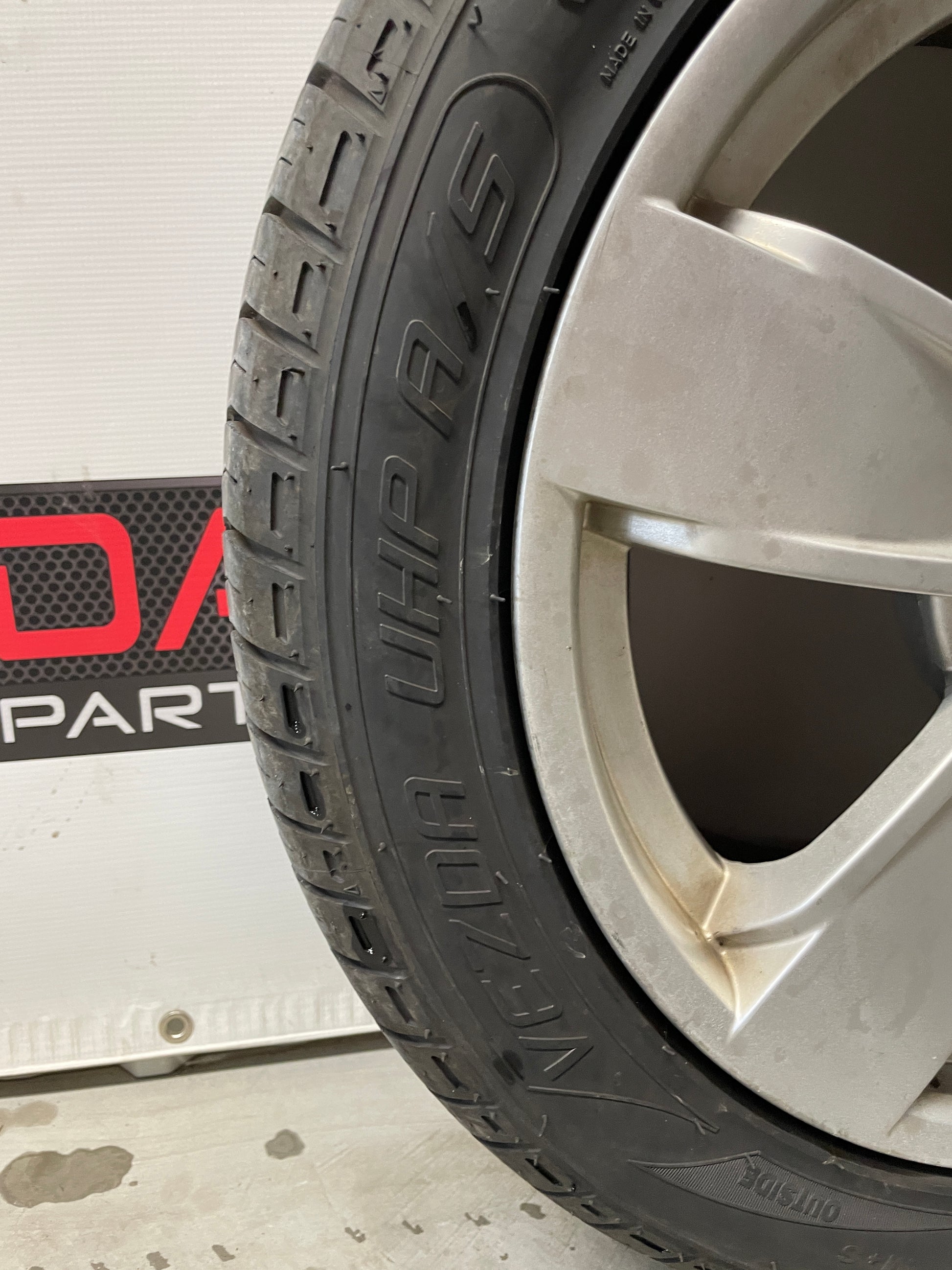 2005 Pontiac GTO Factory OEM Wheel & Tire Set Vezda UHP Kenda 17X8 - Day's Parts Yard