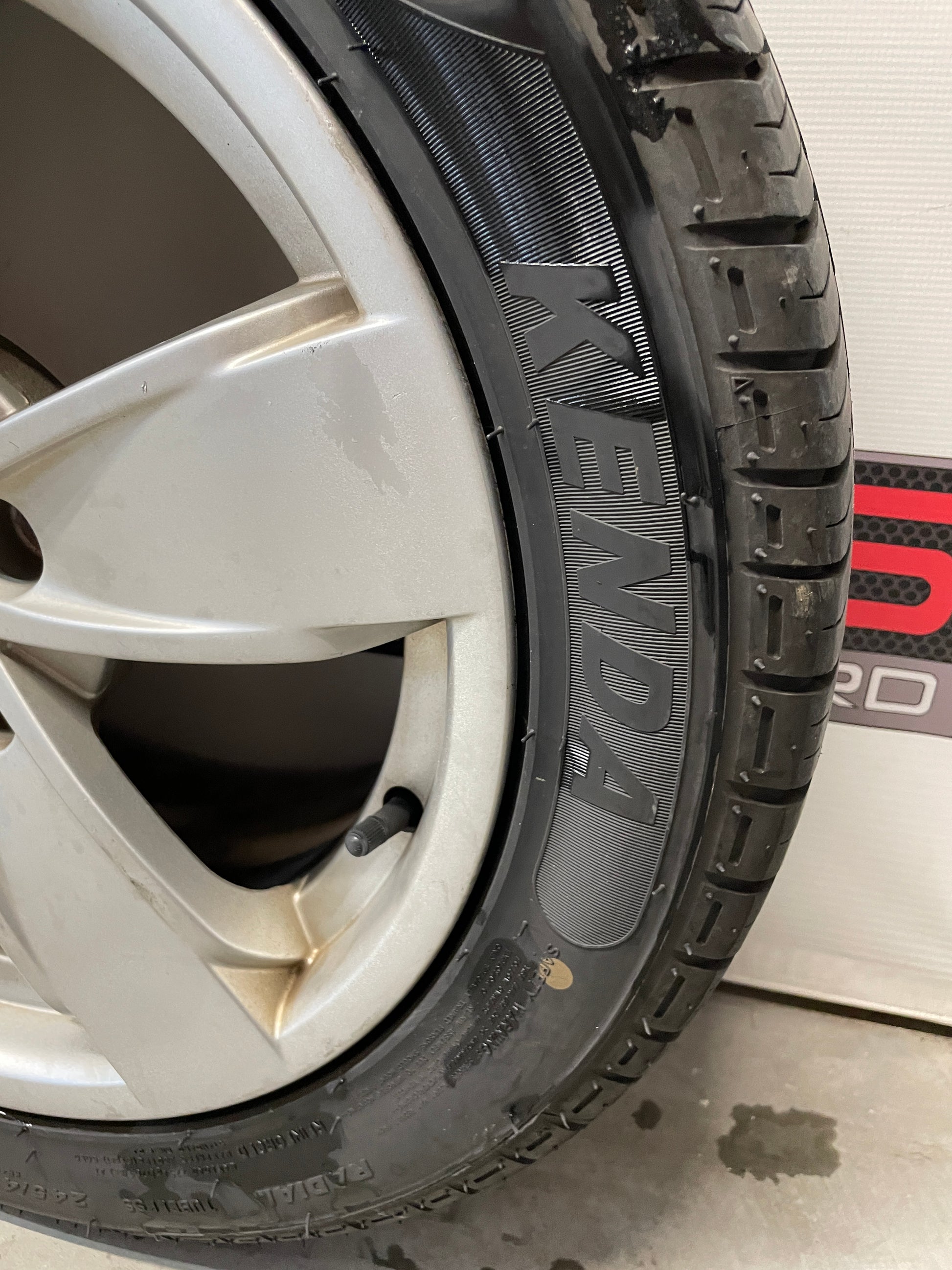 2005 Pontiac GTO Factory OEM Wheel & Tire Set Vezda UHP Kenda 17X8 - Day's Parts Yard