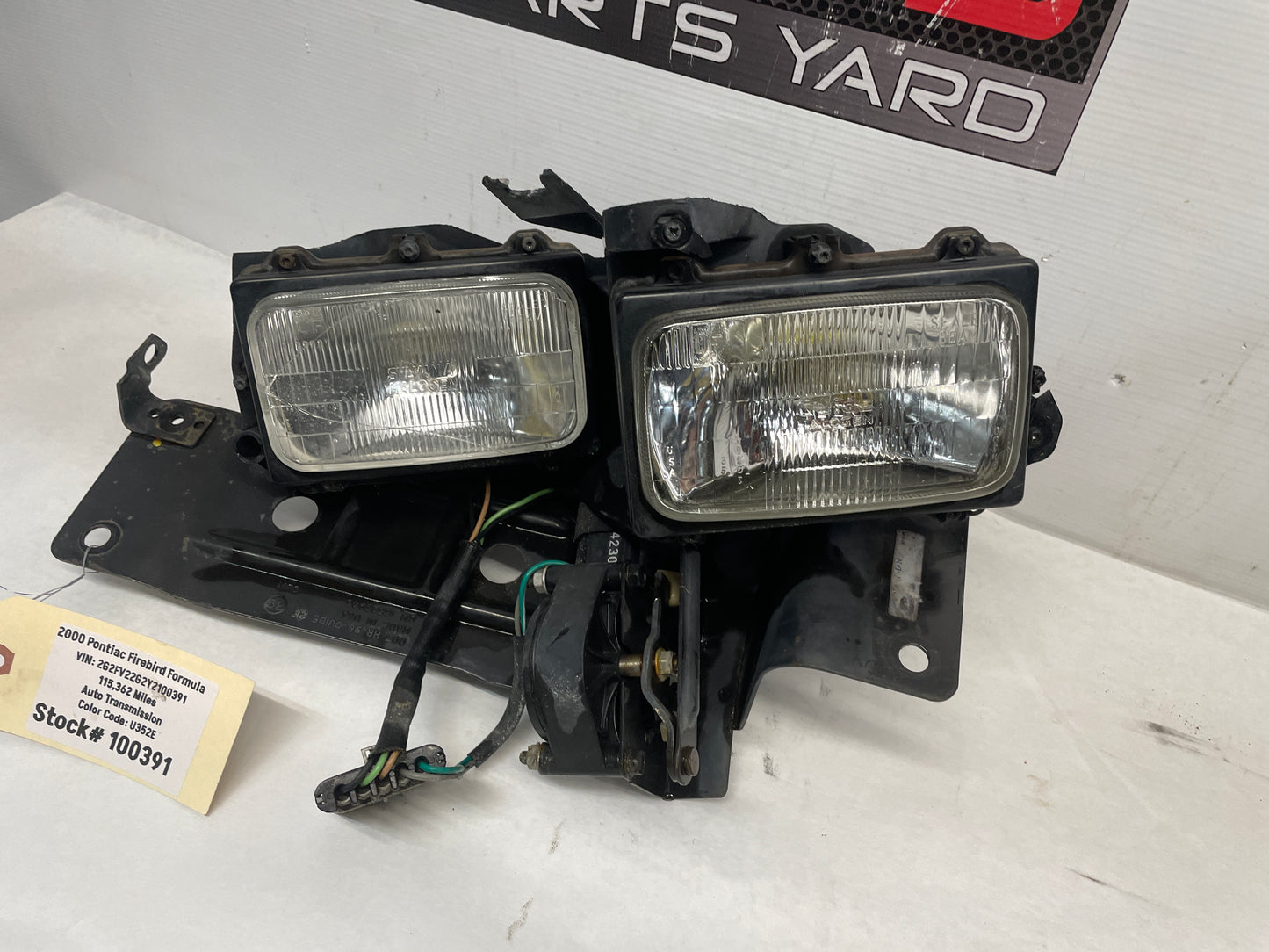 2000 Pontiac Firebird Formula RH Passenger Head Light DAMAGED OEM - Day's Parts Yard