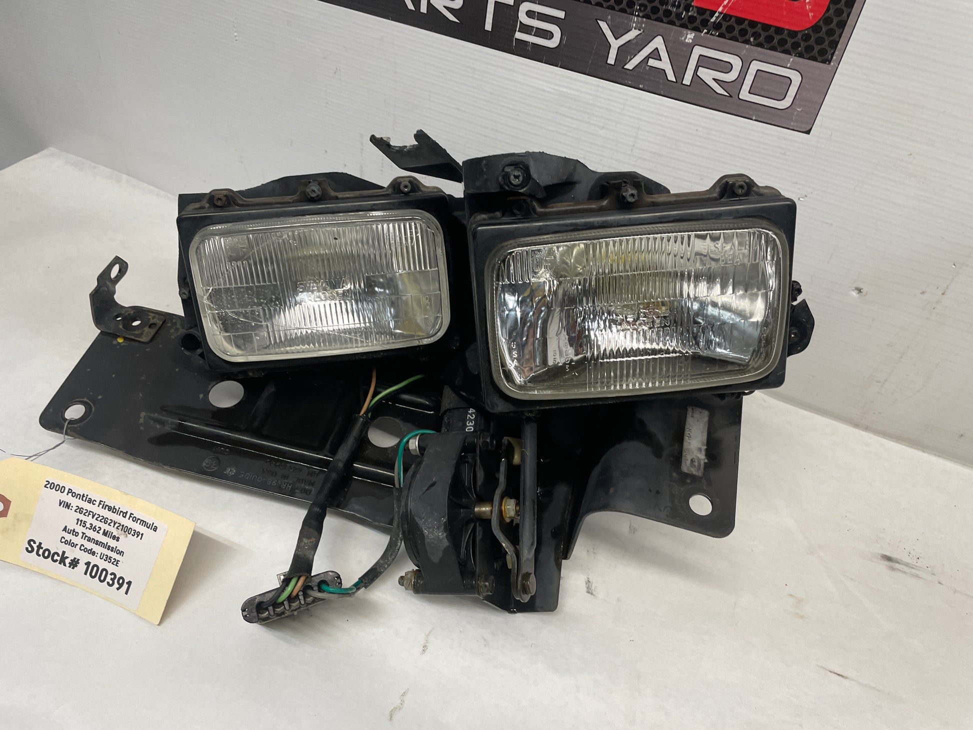 2000 Pontiac Firebird Formula RH Passenger Head Light DAMAGED OEM - Day's Parts Yard