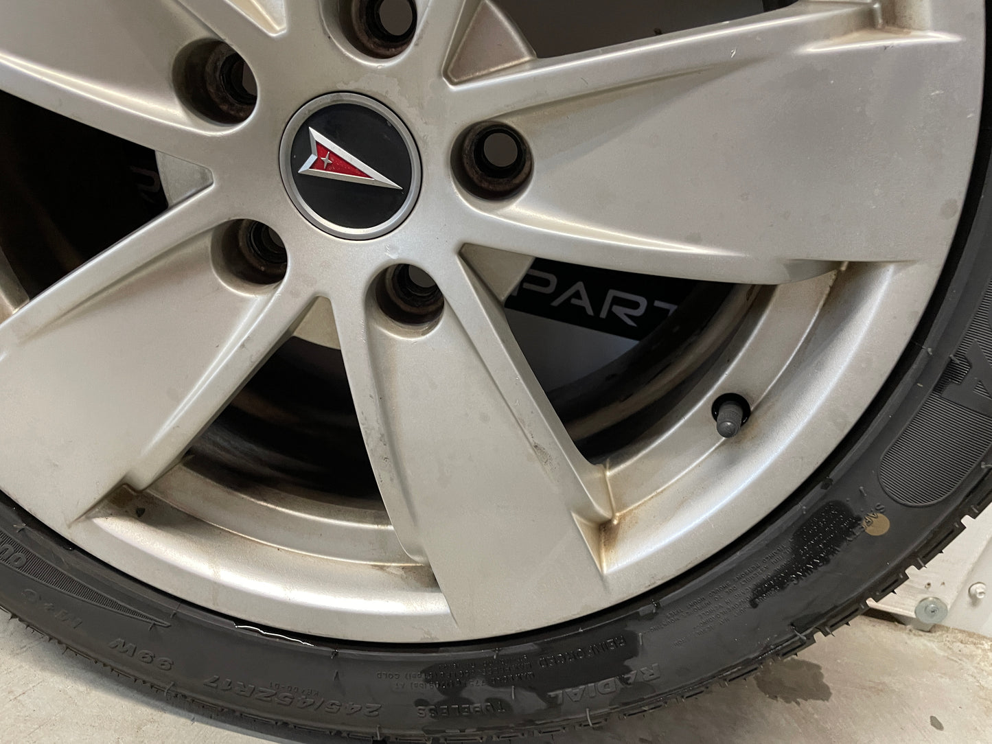 2005 Pontiac GTO Factory OEM Wheel & Tire Set Vezda UHP Kenda 17X8 - Day's Parts Yard