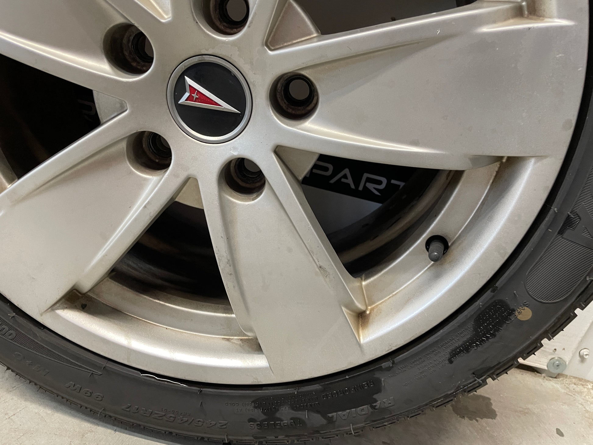 2005 Pontiac GTO Factory OEM Wheel & Tire Set Vezda UHP Kenda 17X8 - Day's Parts Yard