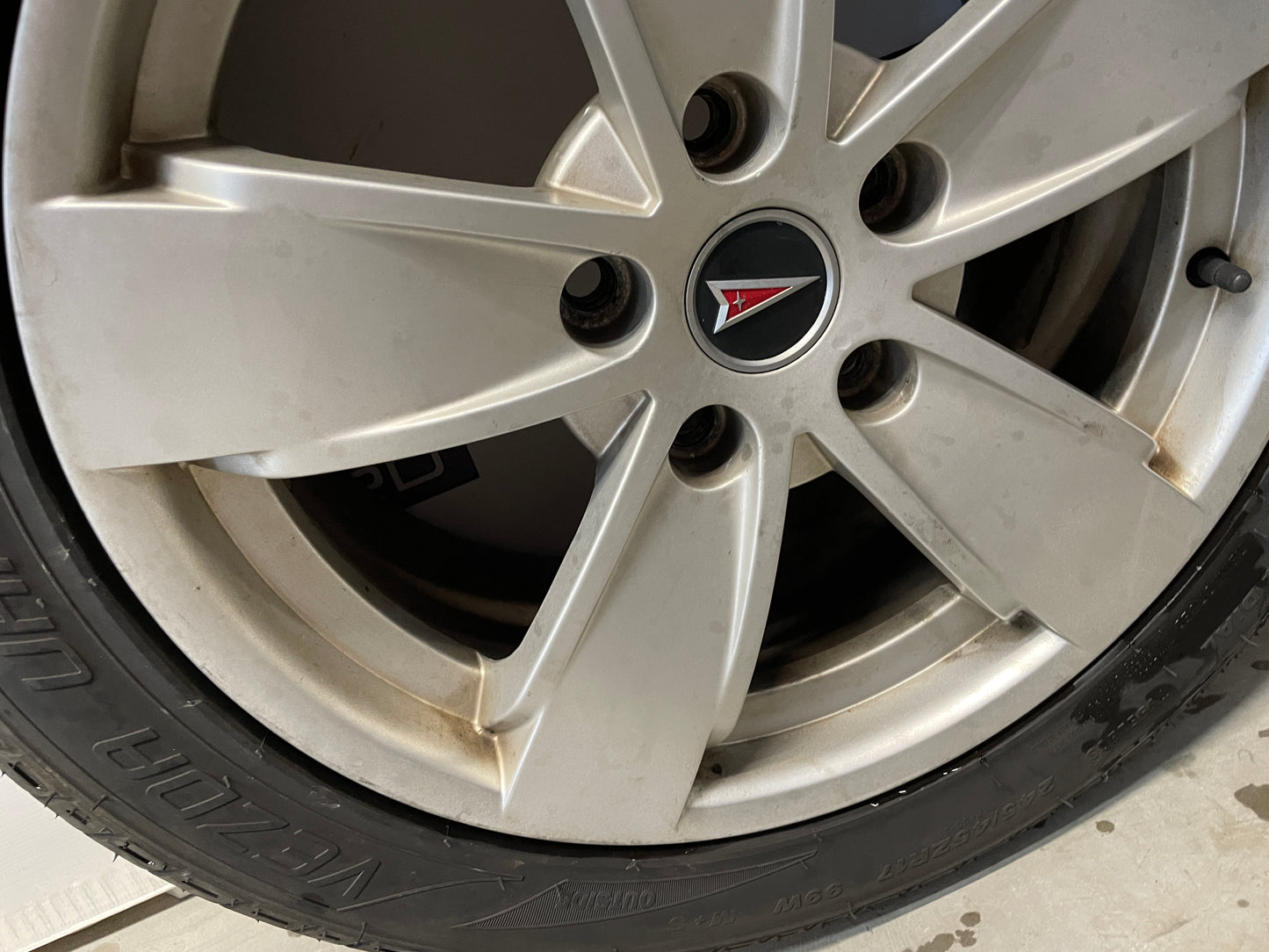 2005 Pontiac GTO Factory OEM Wheel & Tire Set Vezda UHP Kenda 17X8 - Day's Parts Yard