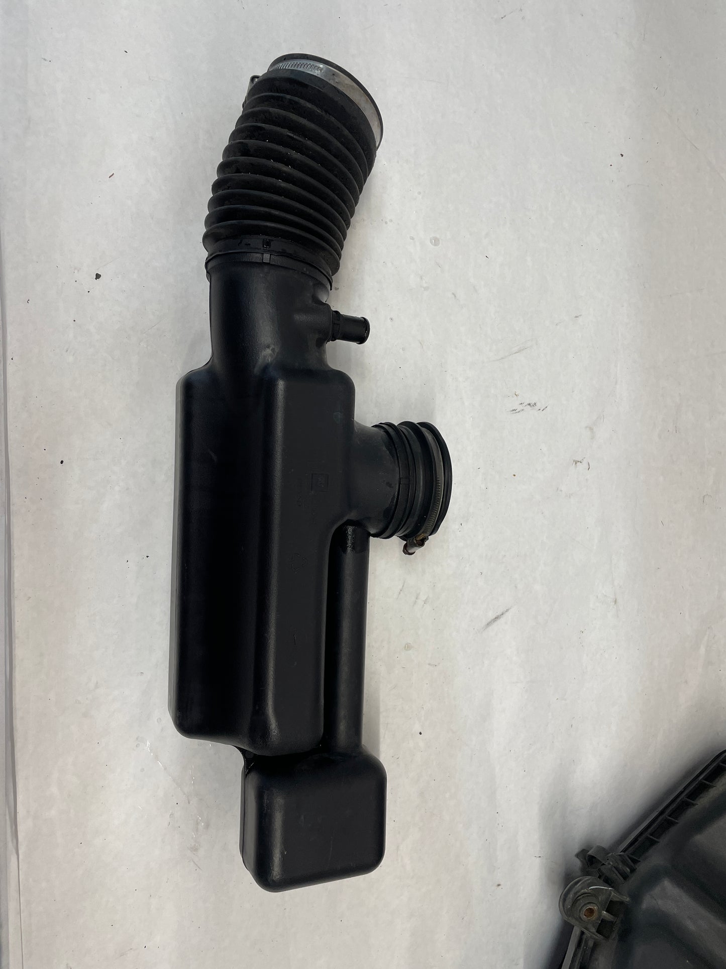 2009 Pontiac G8 Base Factory OEM Air Intake Assembly - Day's Parts Yard
