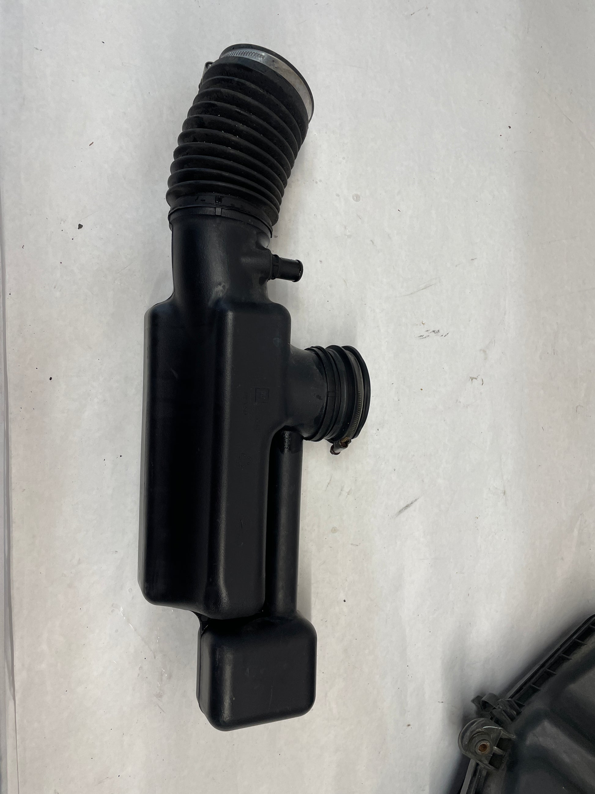 2009 Pontiac G8 Base Factory OEM Air Intake Assembly - Day's Parts Yard