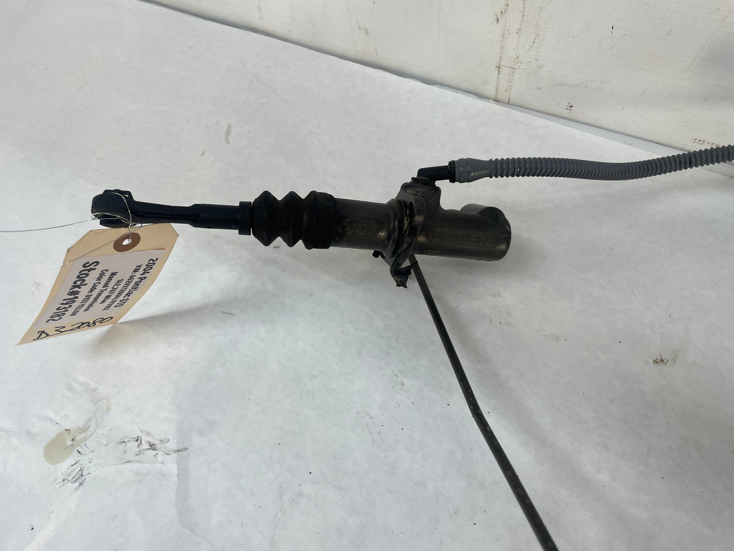 2004 Pontiac GTO Clutch Master Cylinder w/ Line OEM - Day's Parts Yard