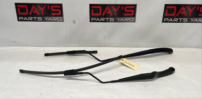 2017 Chevy SS Sedan RH & LH Windshield Wiper Arms Set OEM - Day's Parts Yard