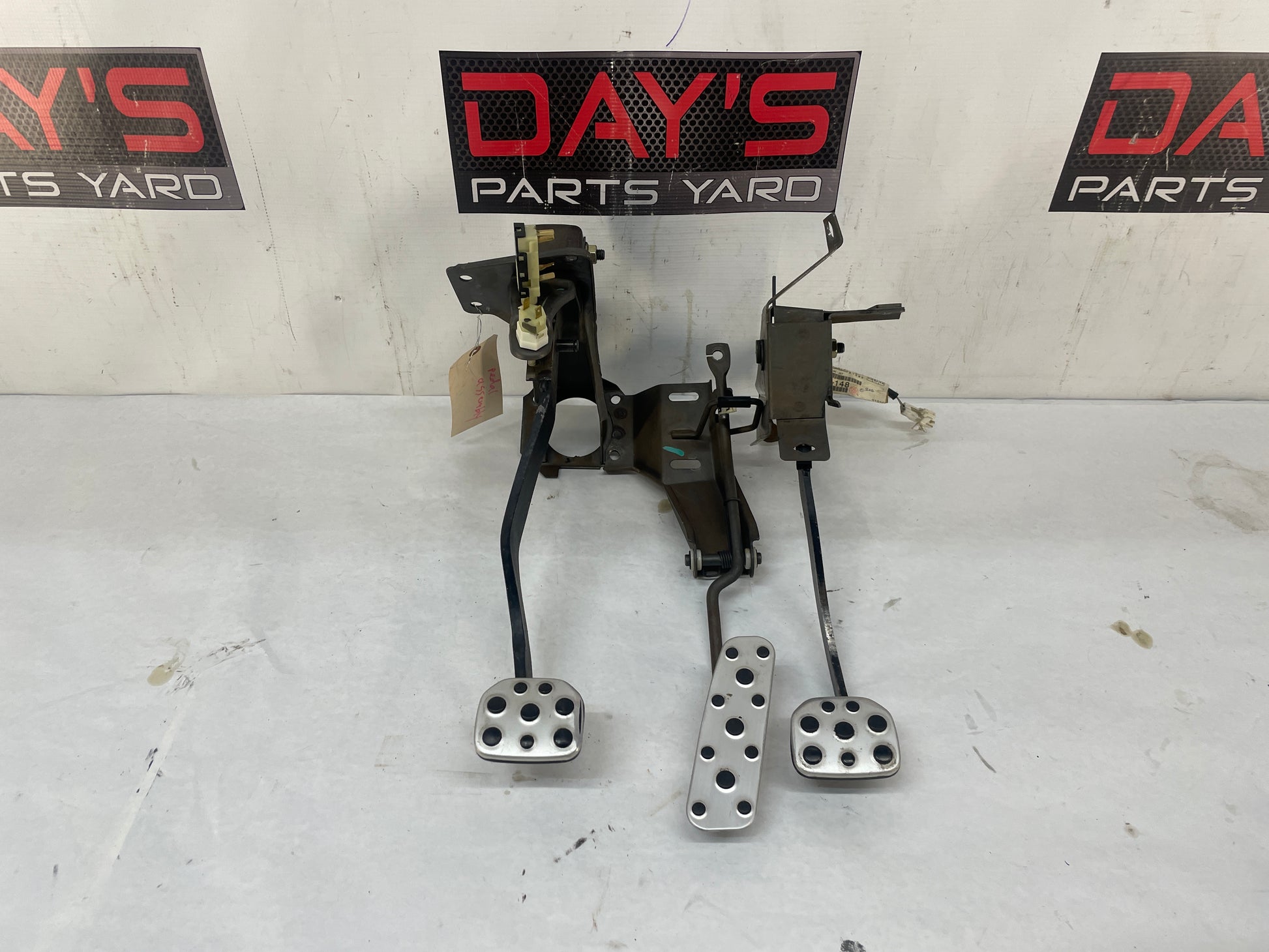 2004 Pontiac GTO Manual Transmission Pedal Assembly OEM - Day's Parts Yard