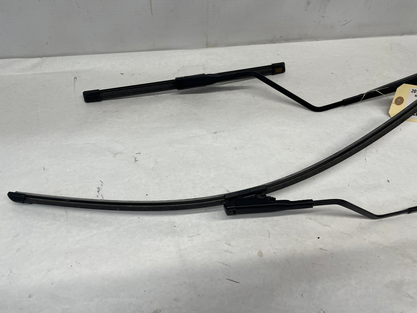 2017 Chevy SS Sedan RH & LH Windshield Wiper Arms Set OEM - Day's Parts Yard