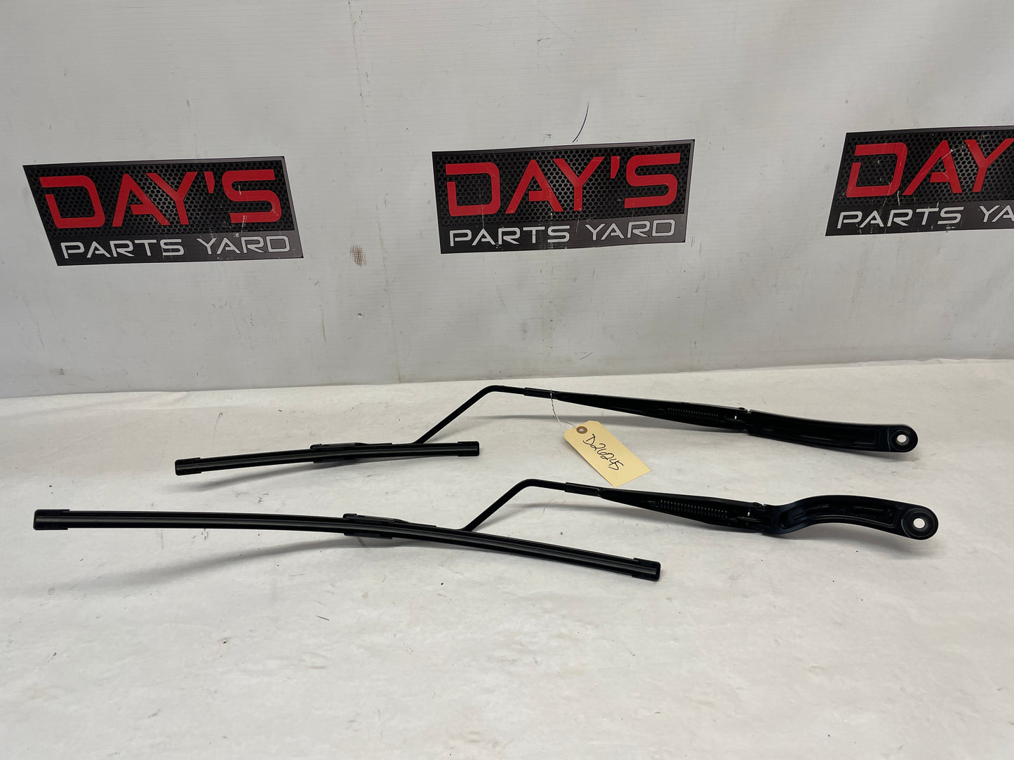 2017 Chevy SS Sedan RH & LH Windshield Wiper Arms Set OEM - Day's Parts Yard