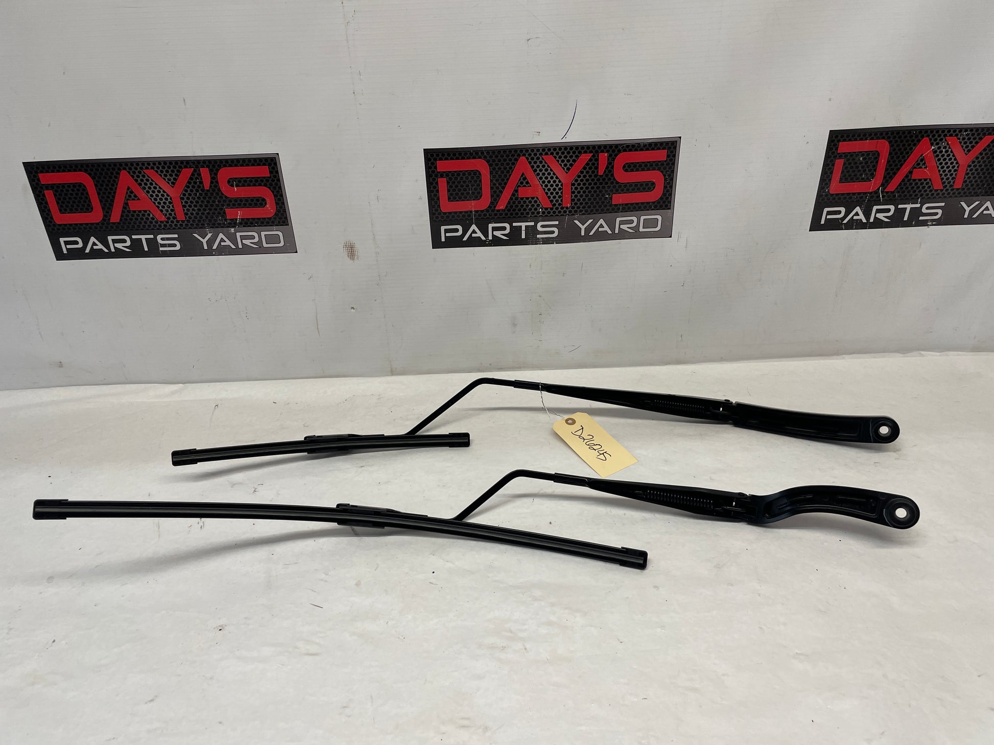 2017 Chevy SS Sedan RH & LH Windshield Wiper Arms Set OEM - Day's Parts Yard