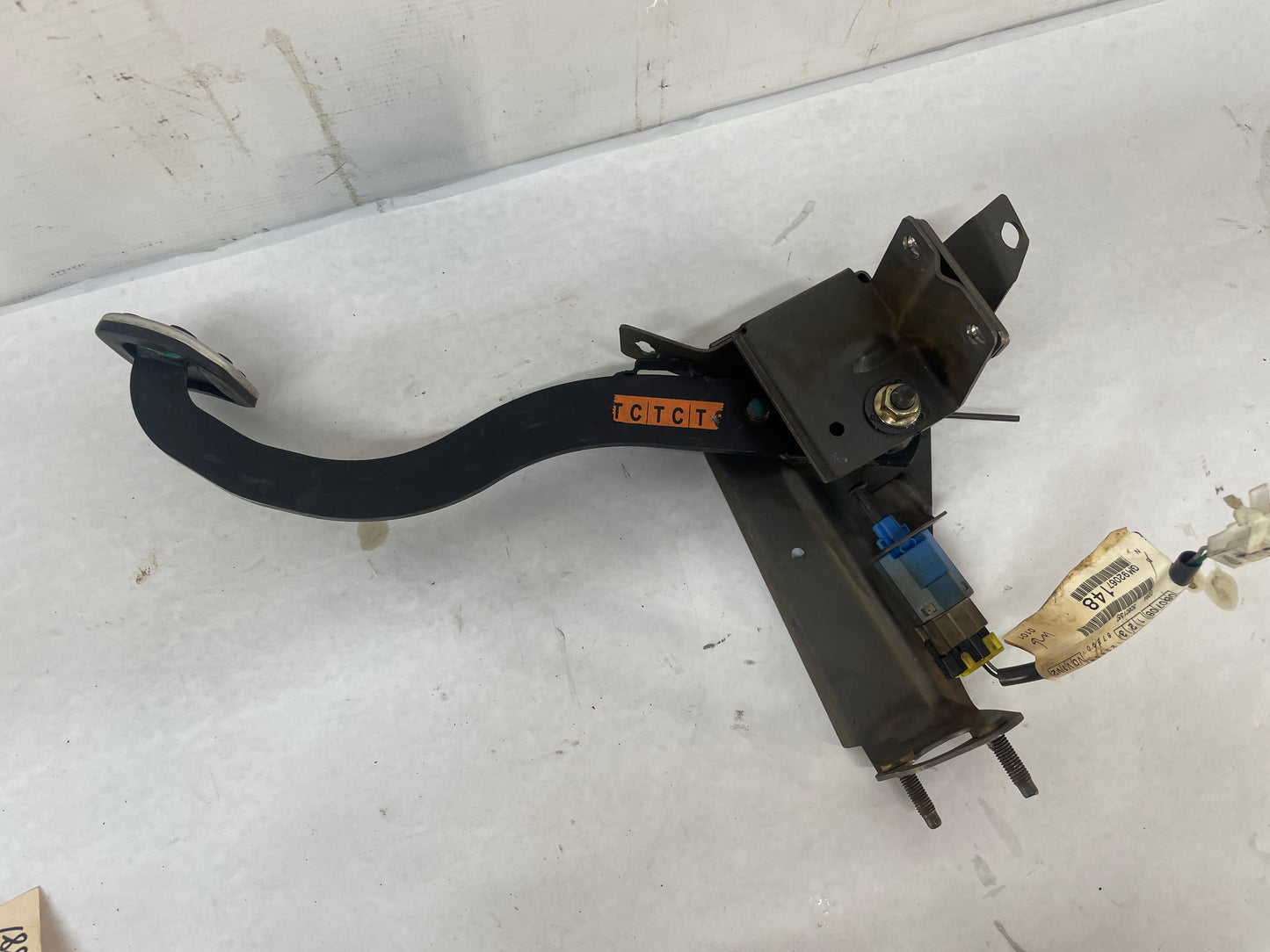 2004 Pontiac GTO Manual Transmission Pedal Assembly OEM - Day's Parts Yard