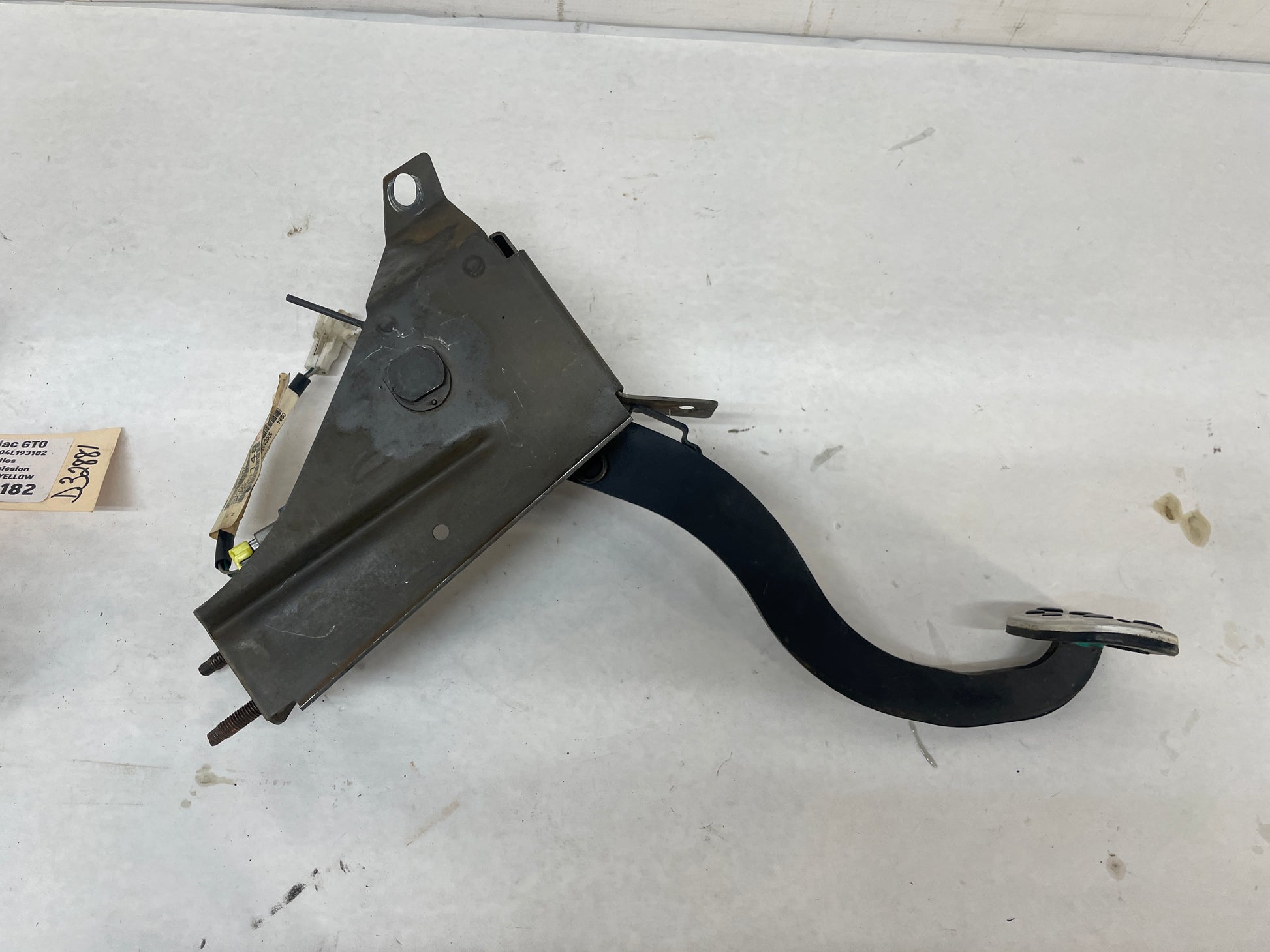 2004 Pontiac GTO Manual Transmission Pedal Assembly OEM - Day's Parts Yard
