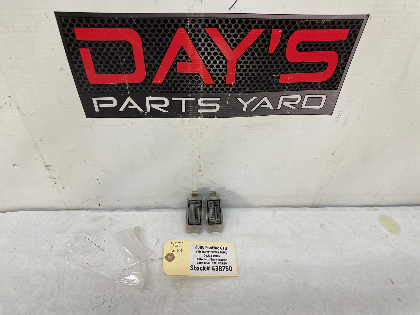 2005 Pontiac GTO License Plate Tag Light Lamp Set OEM