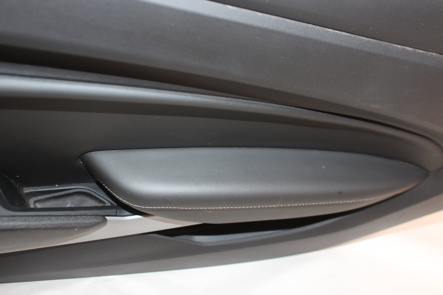 2019 Chevy Camaro SS 1LE Front RH Passenger Door Panel OEM