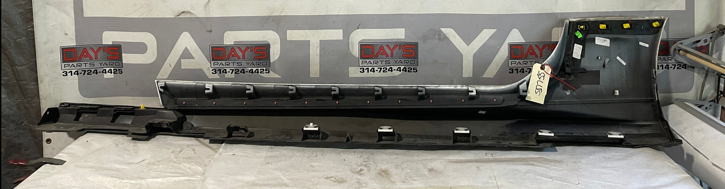 2018 Chevy Camaro ZL1 1LE RH Passenger Rocker Molding OEM - Day's Parts Yard