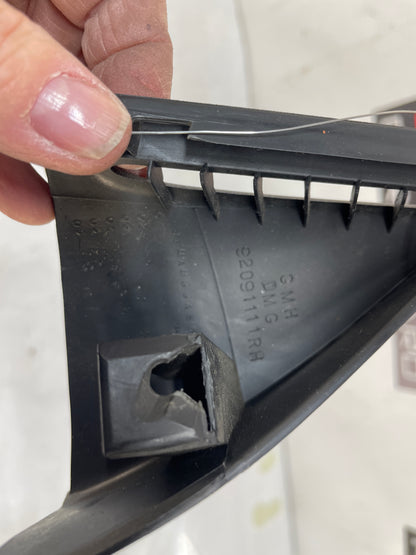 2005 Pontiac GTO RH Passenger Interior Defrost Trim Door Vent Triangle OEM