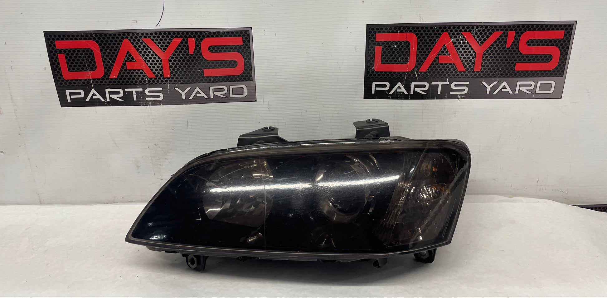 2009 Pontiac G8 Base LH Driver Headlights Head Light Lamps OEM - Day's Parts Yard