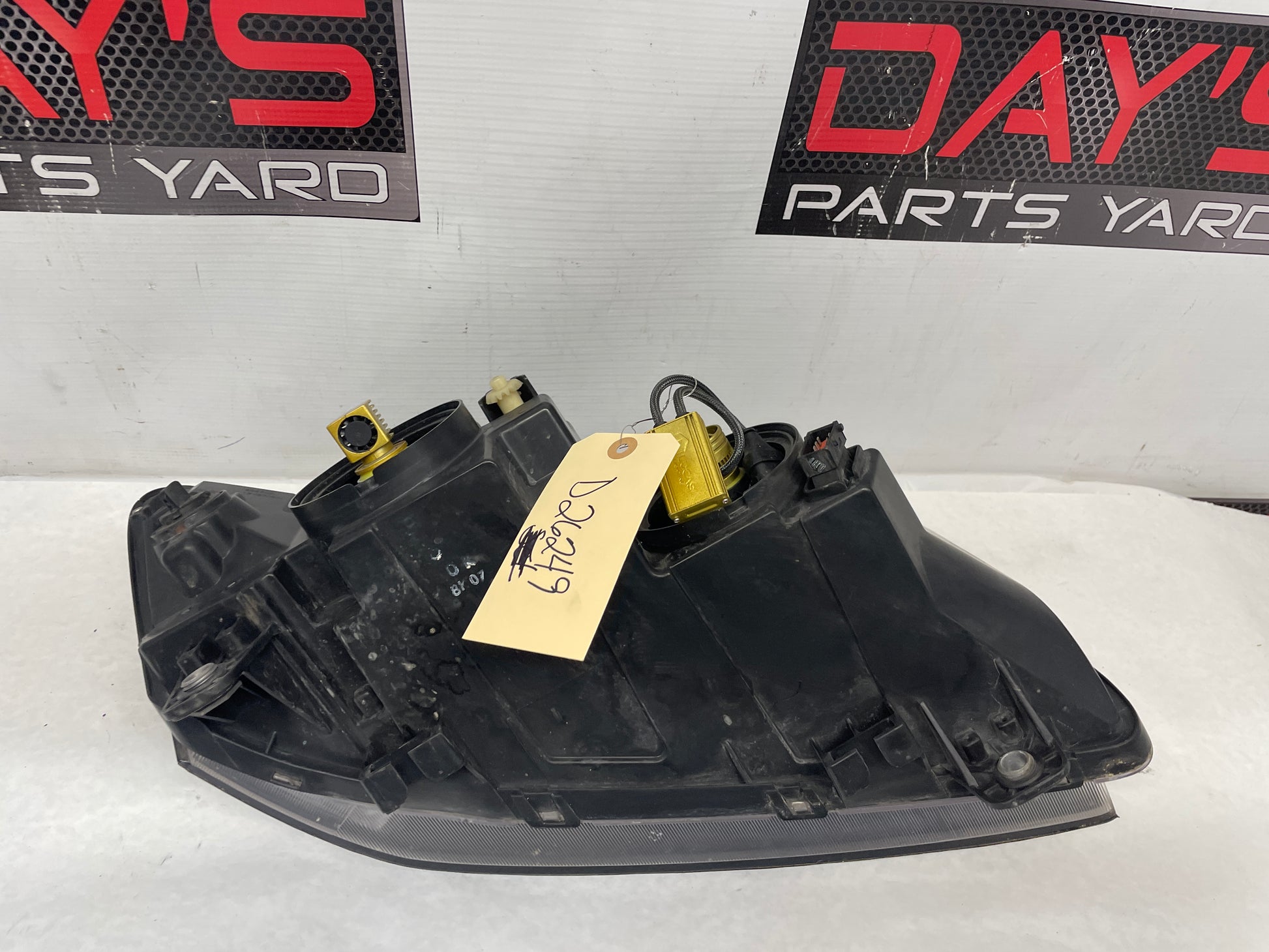 2009 Pontiac G8 Base LH Driver Headlights Head Light Lamps OEM - Day's Parts Yard