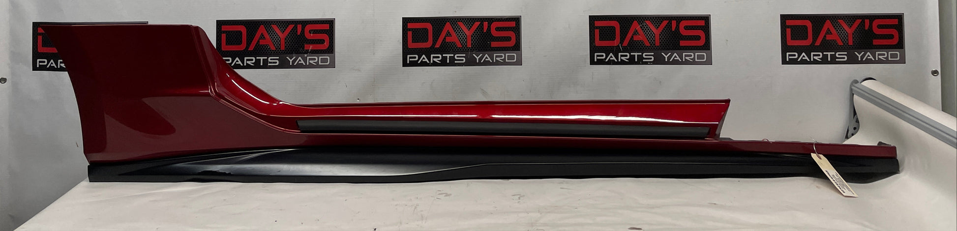 2018 Chevy Camaro 1LE SS RH Passenger Side Skirt Rocker Molding Trim Panel OEM - Day's Parts Yard