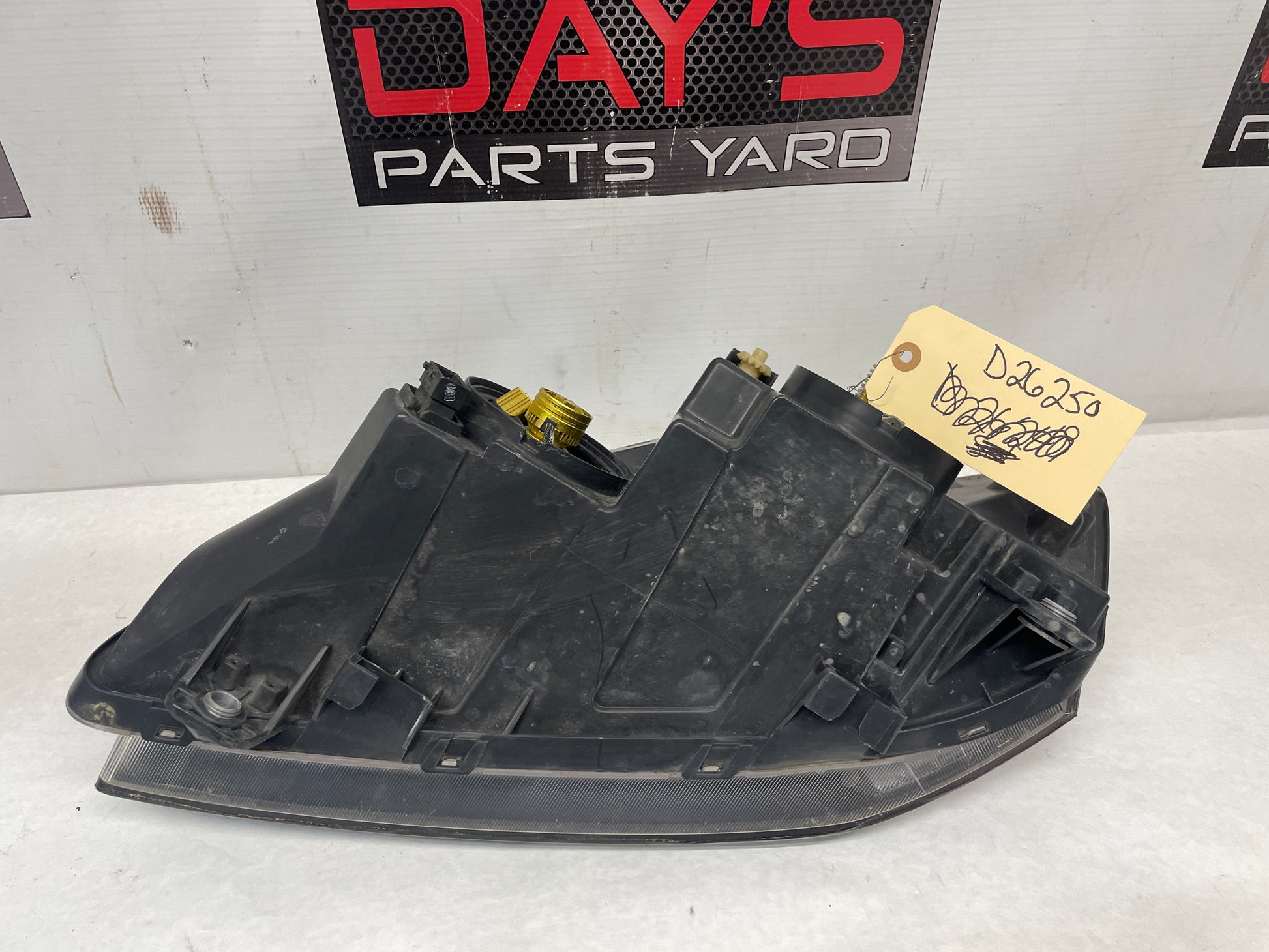 2009 Pontiac G8 Base RH  Passenger  Headlights Head Light Lamps OEM - Day's Parts Yard